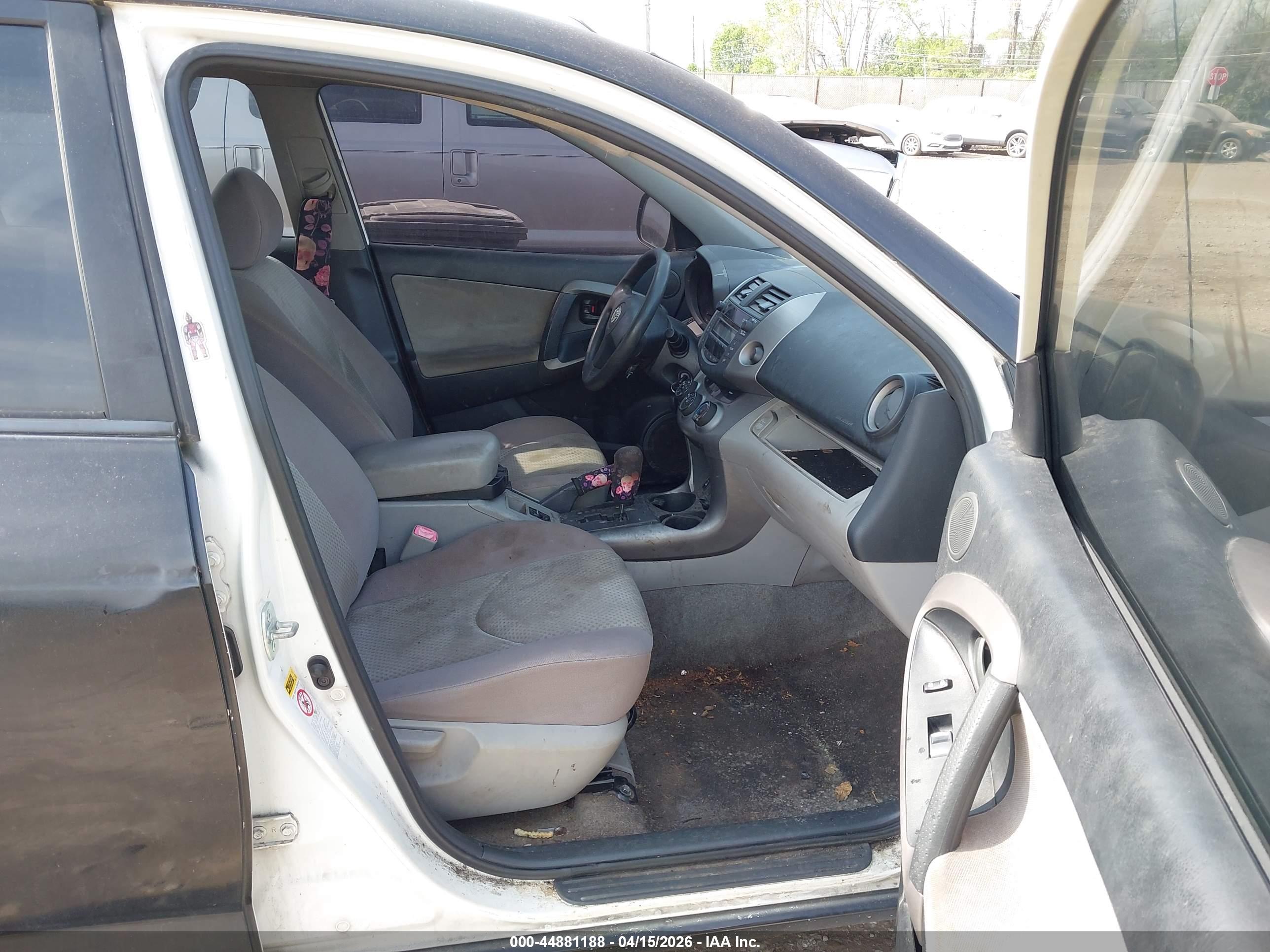 TOYOTA RAV4 image 5