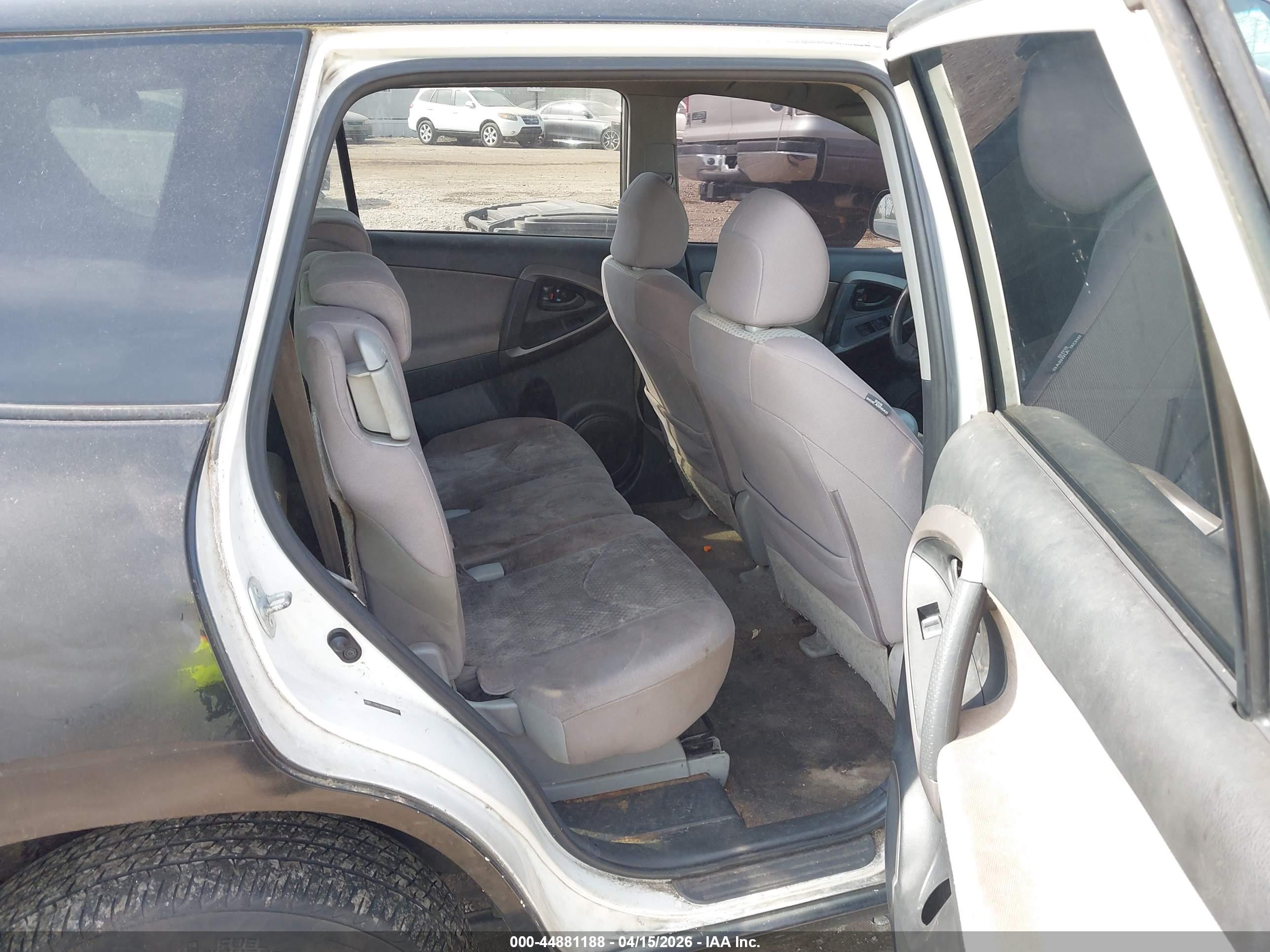 TOYOTA RAV4 image 8