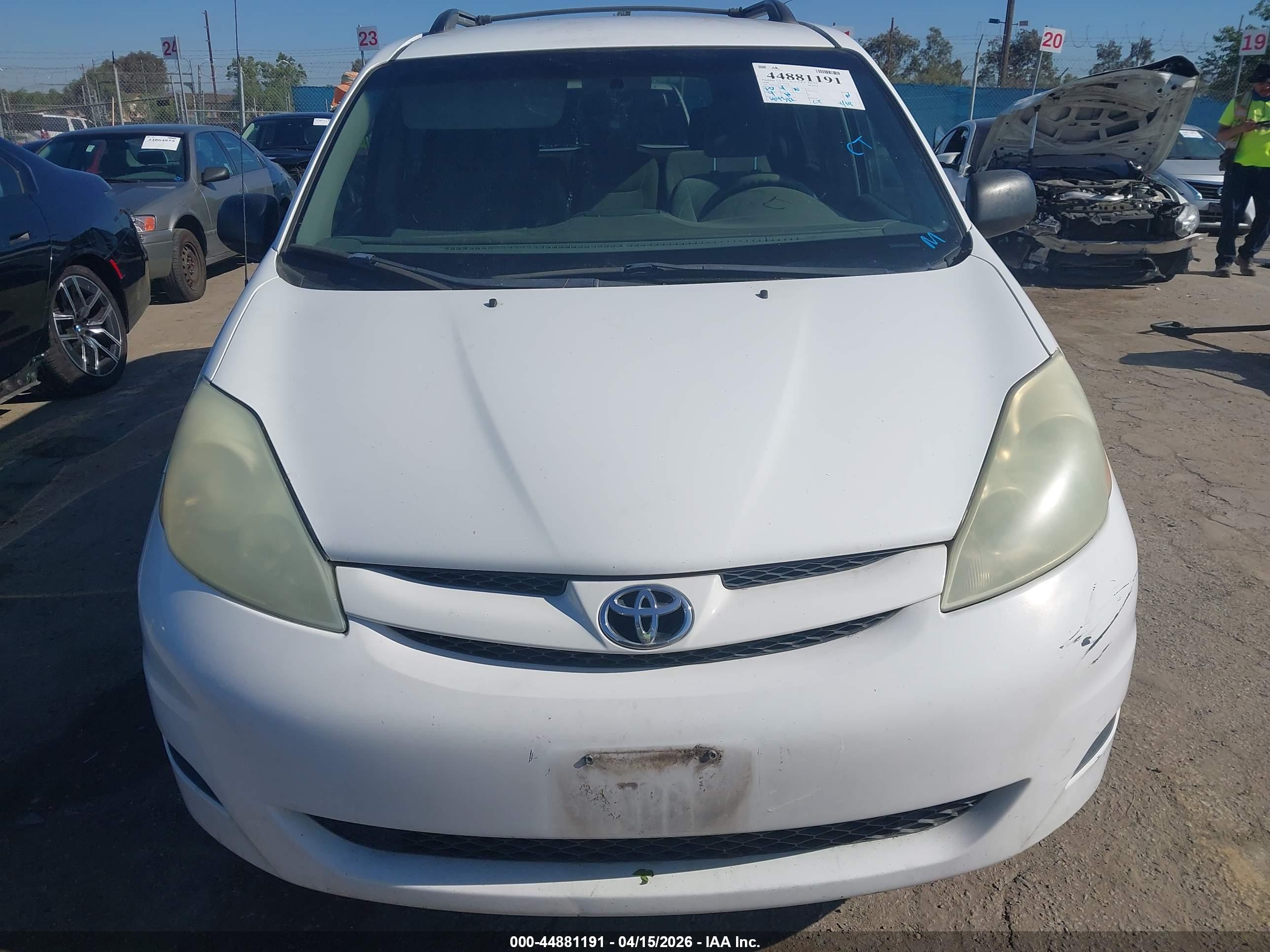 TOYOTA SIENNA image 6