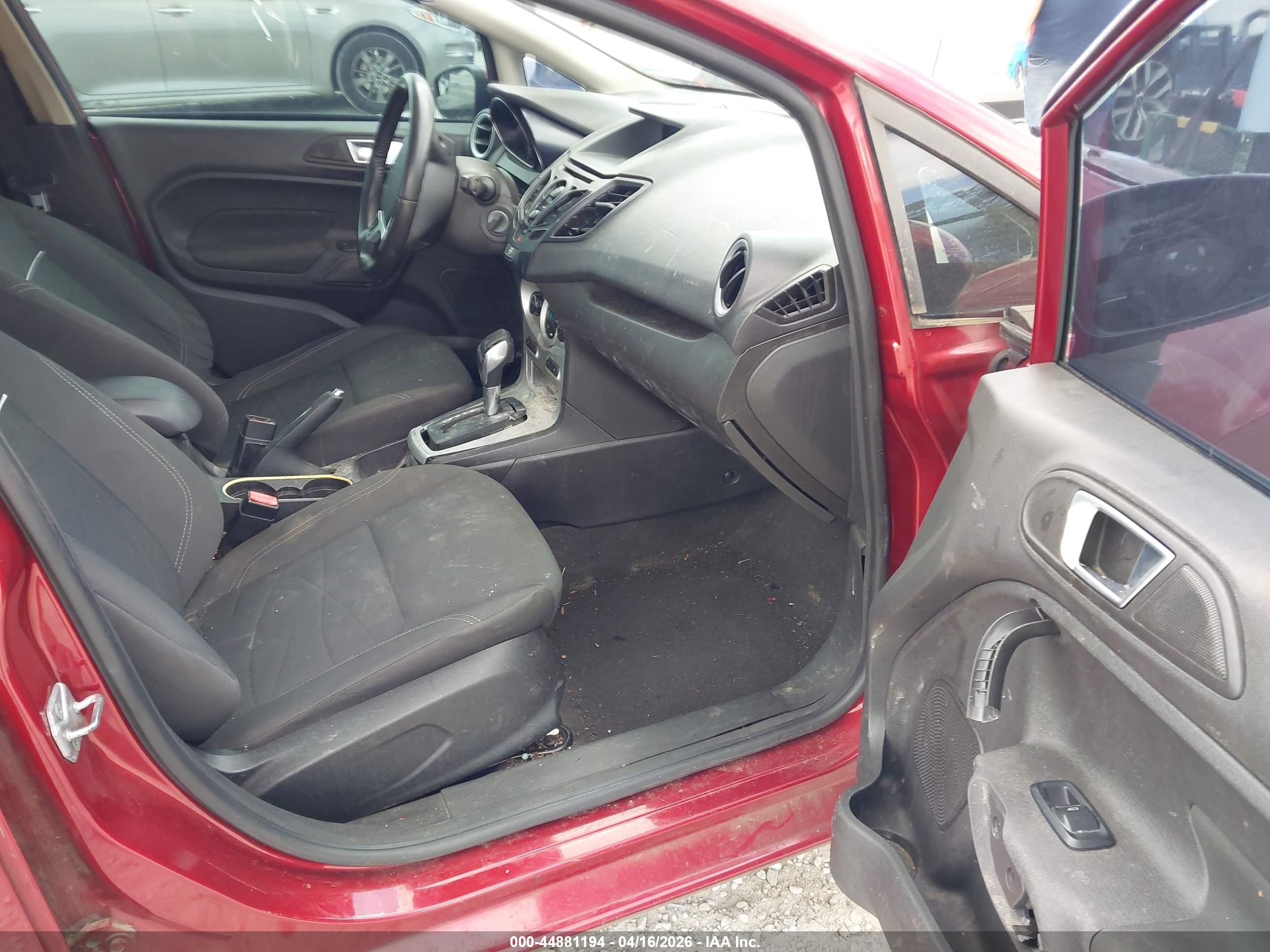 FORD FIESTA image 5
