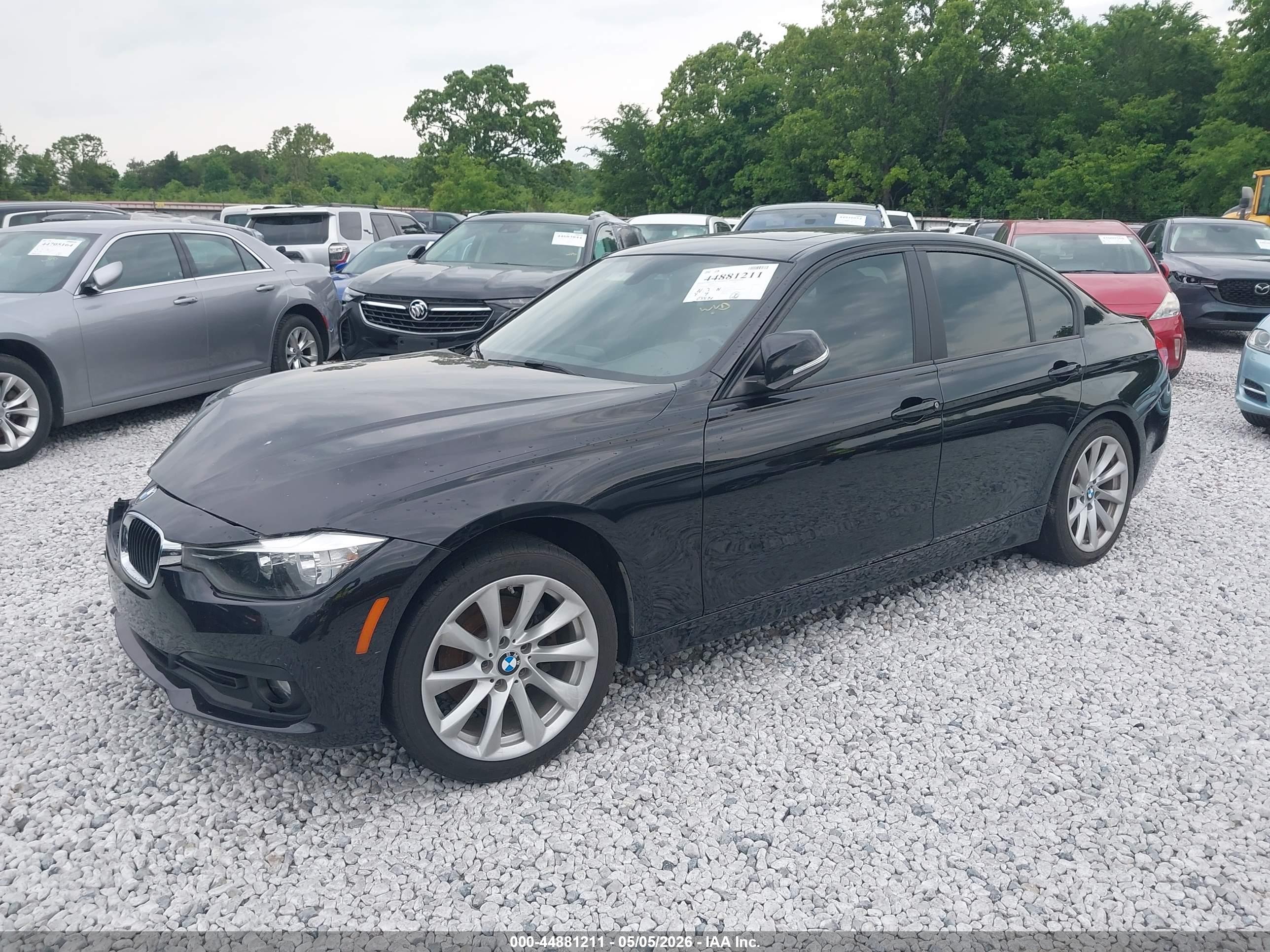 BMW 320I image 2
