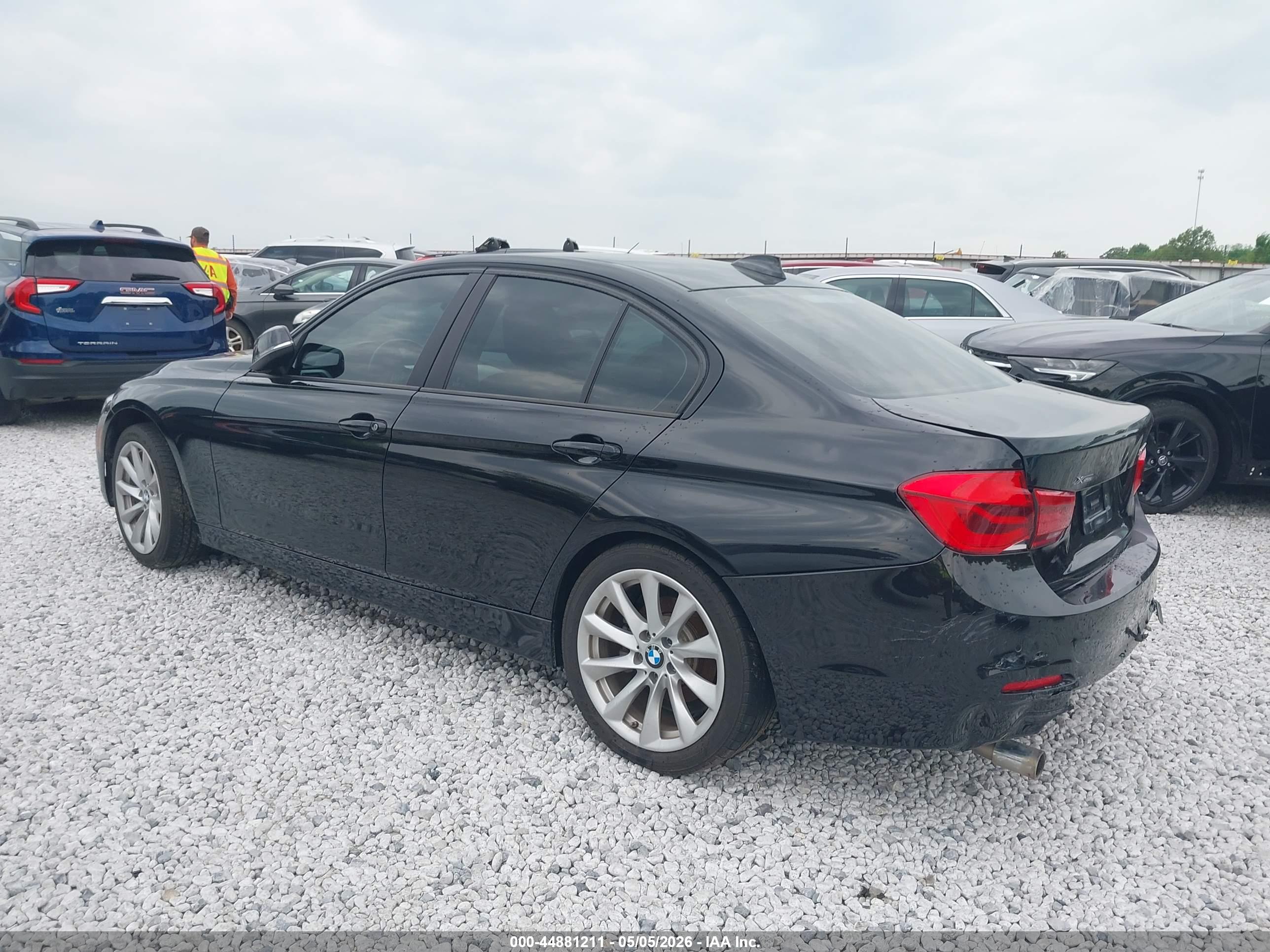 BMW 320I image 3