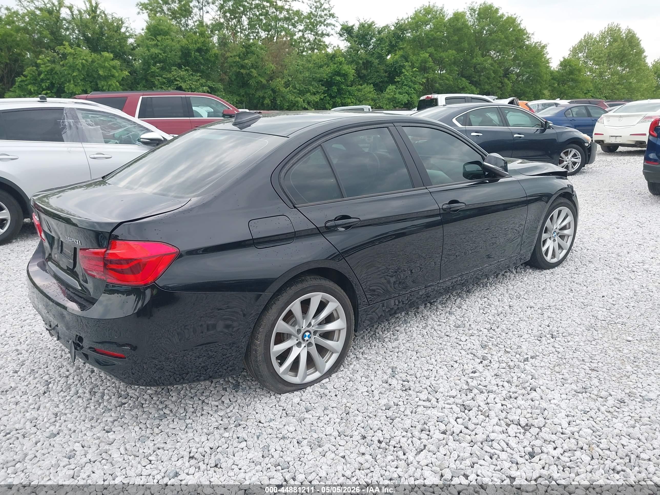 BMW 320I image 4