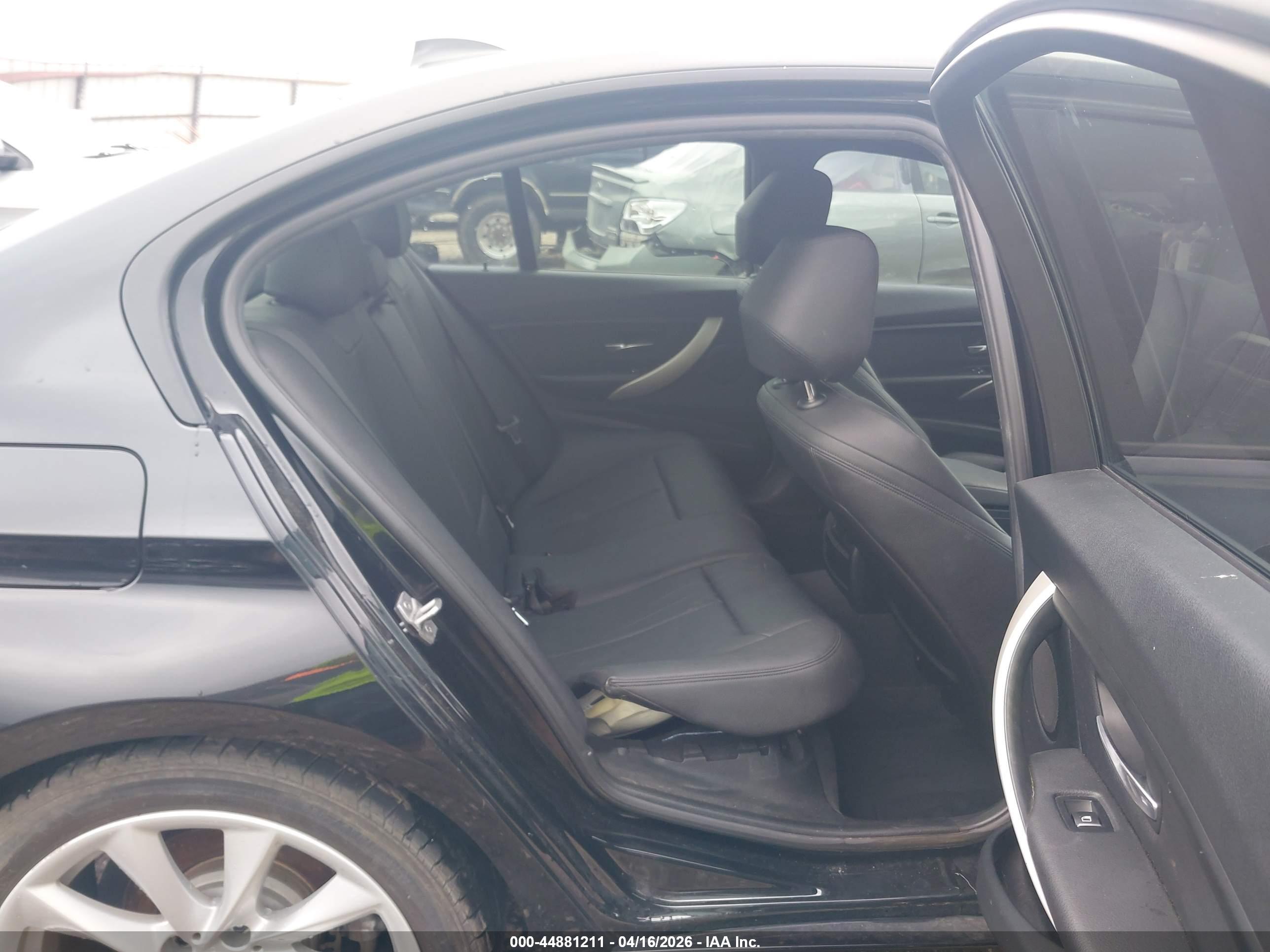 BMW 320I image 8