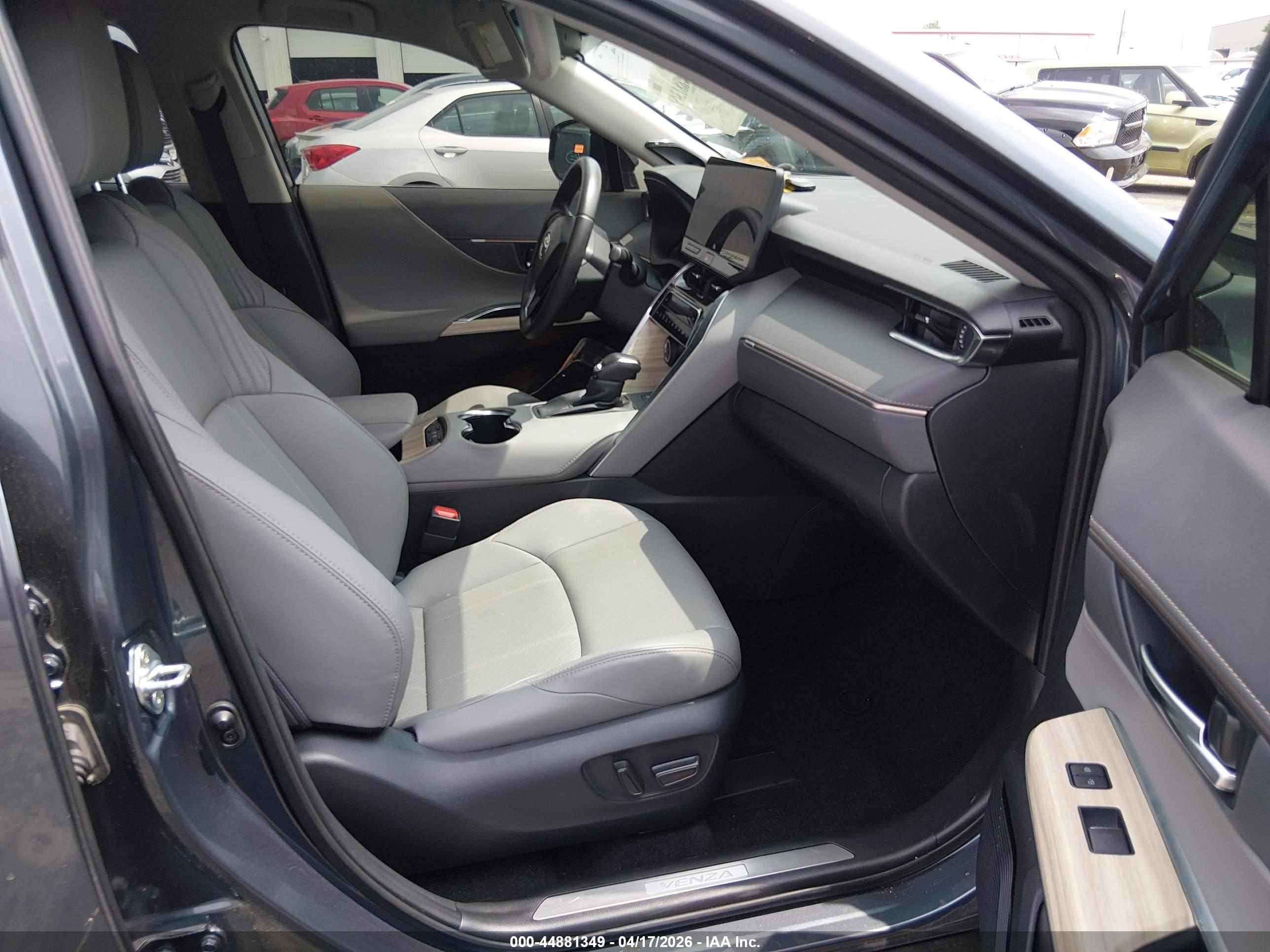 TOYOTA VENZA image 5