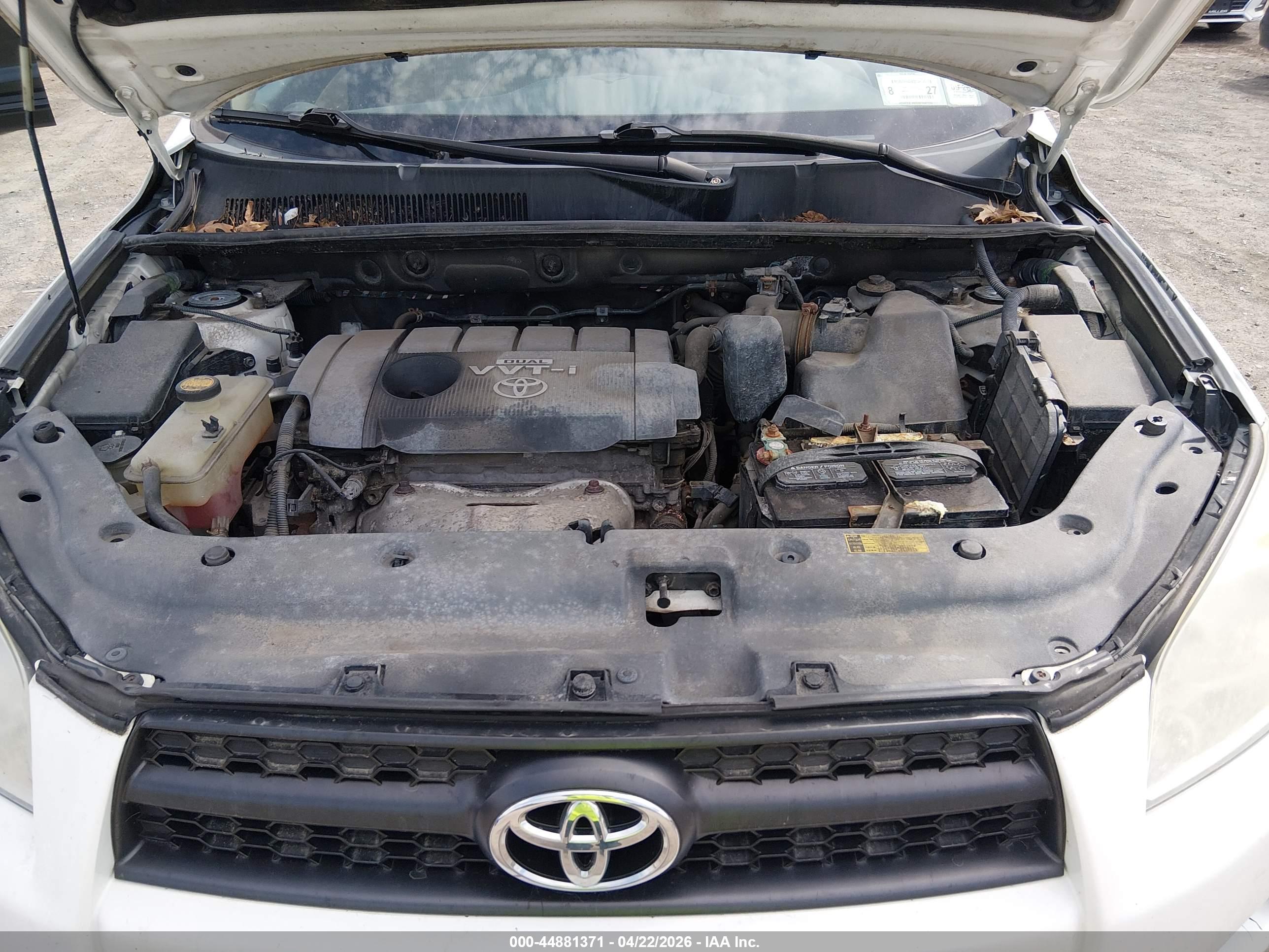 TOYOTA RAV4 image 10