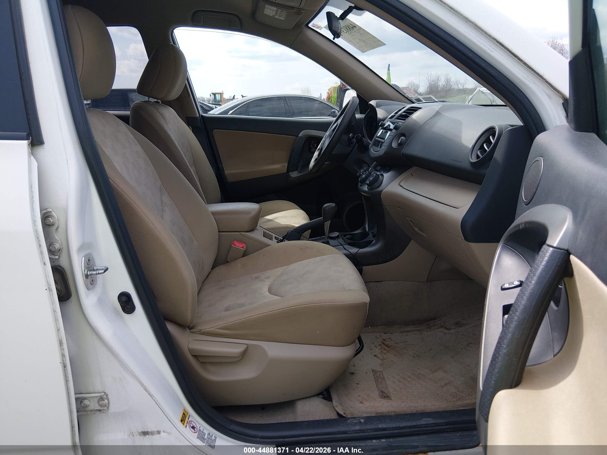 TOYOTA RAV4 image 5