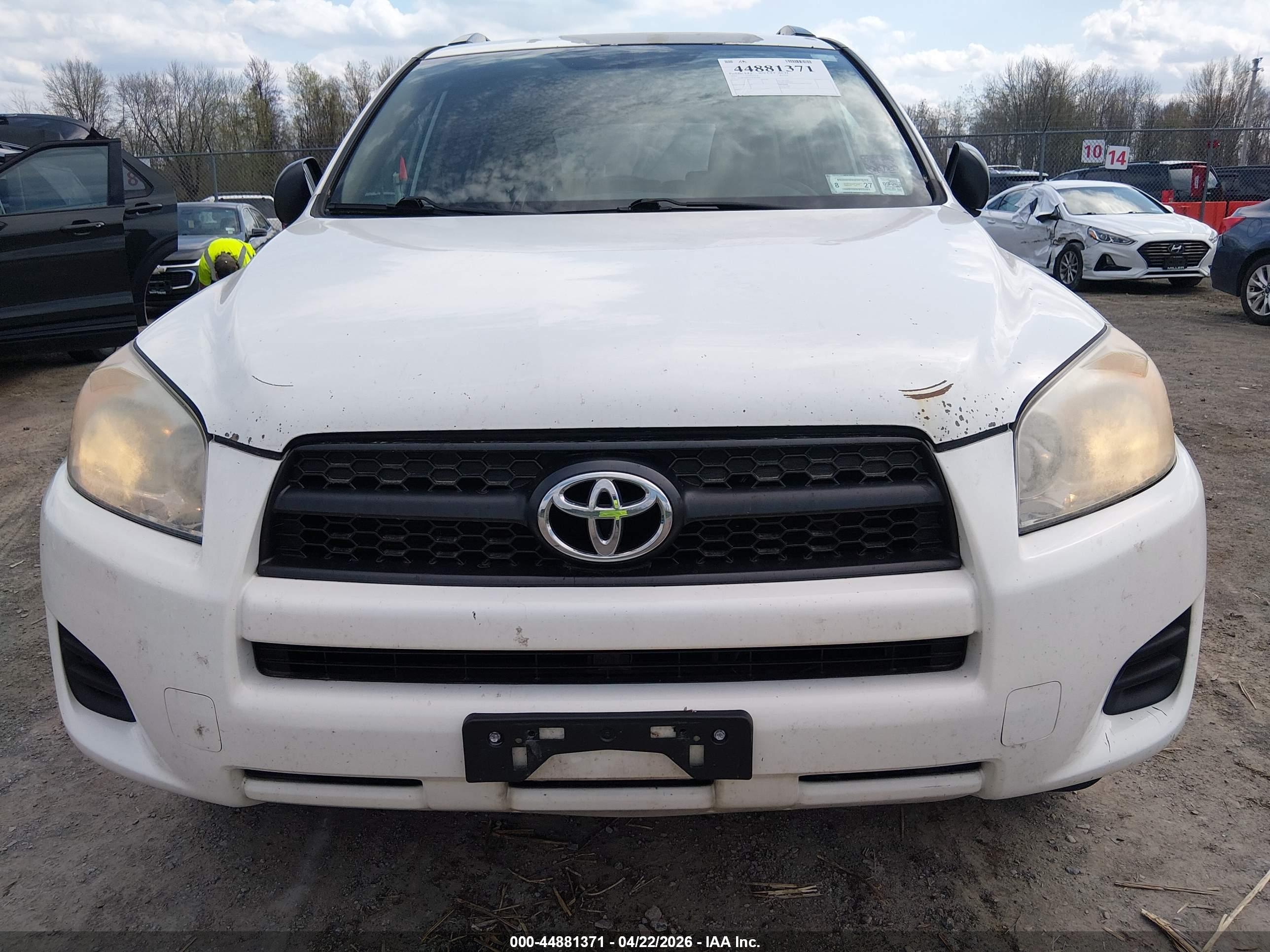 TOYOTA RAV4 image 6