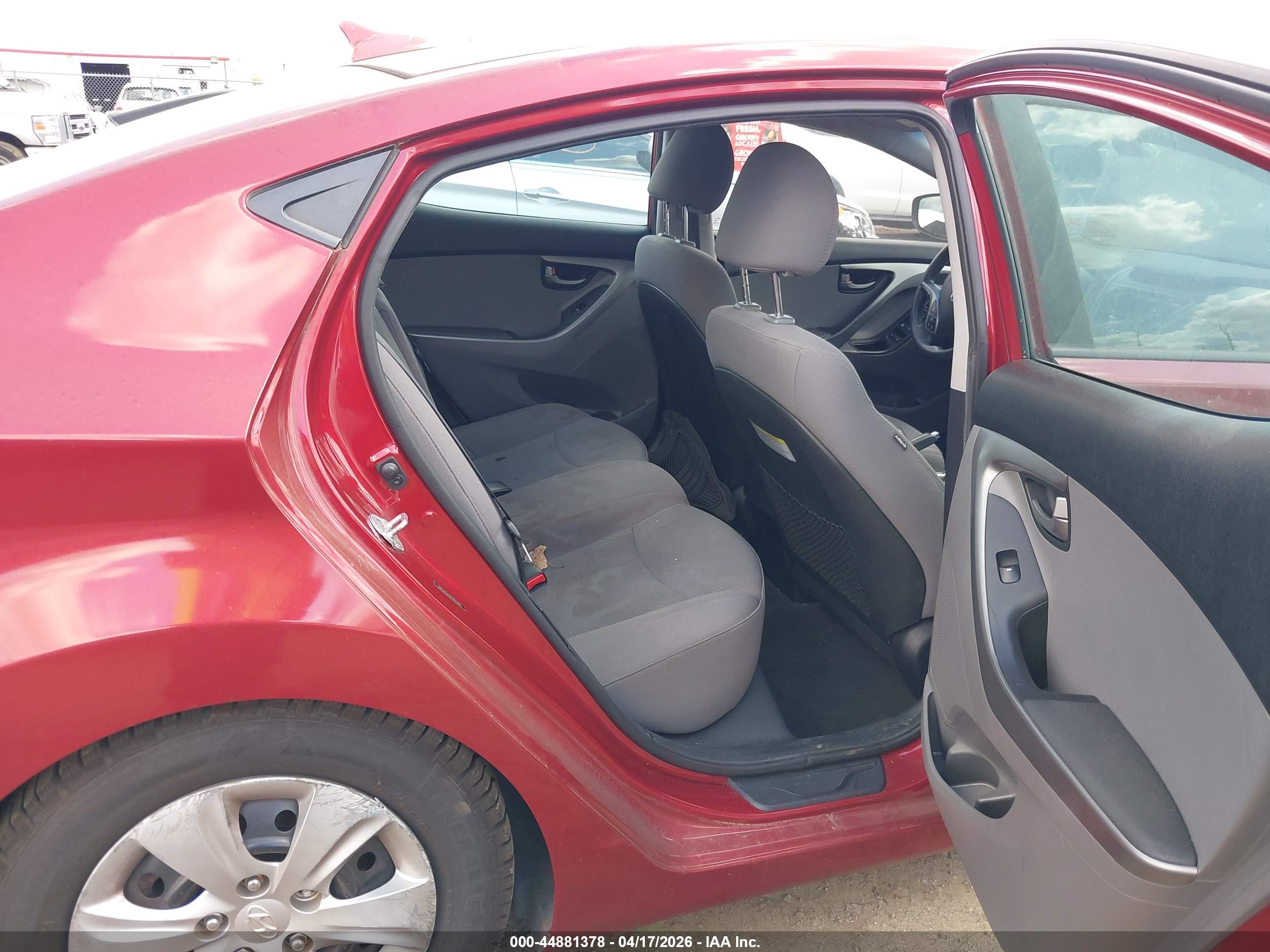 HYUNDAI ELANTRA image 8