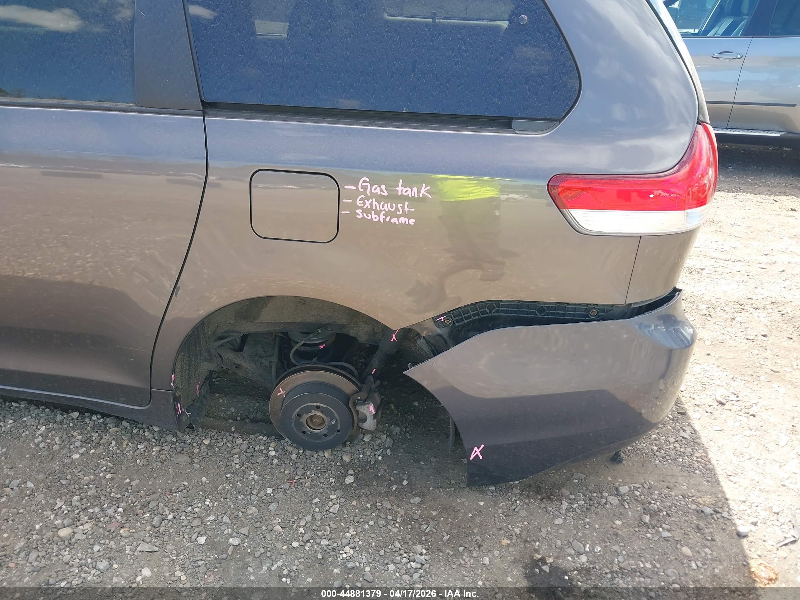 TOYOTA SIENNA image 6