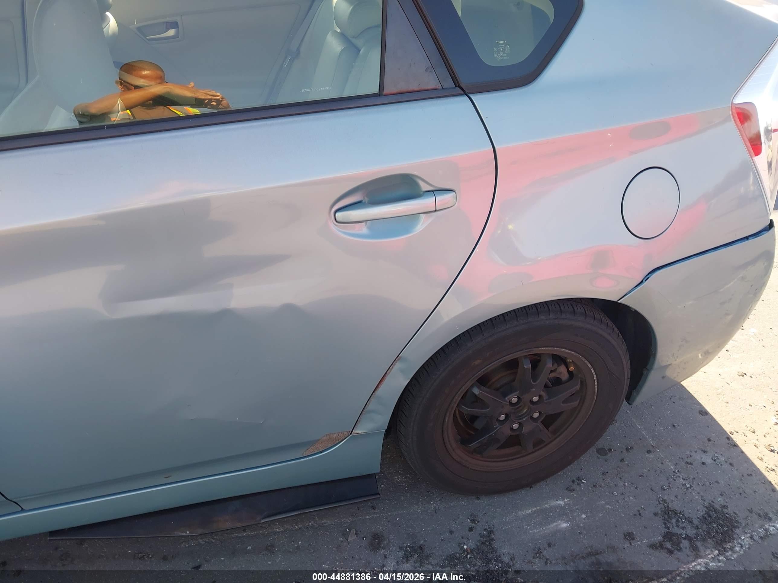 TOYOTA PRIUS image 6