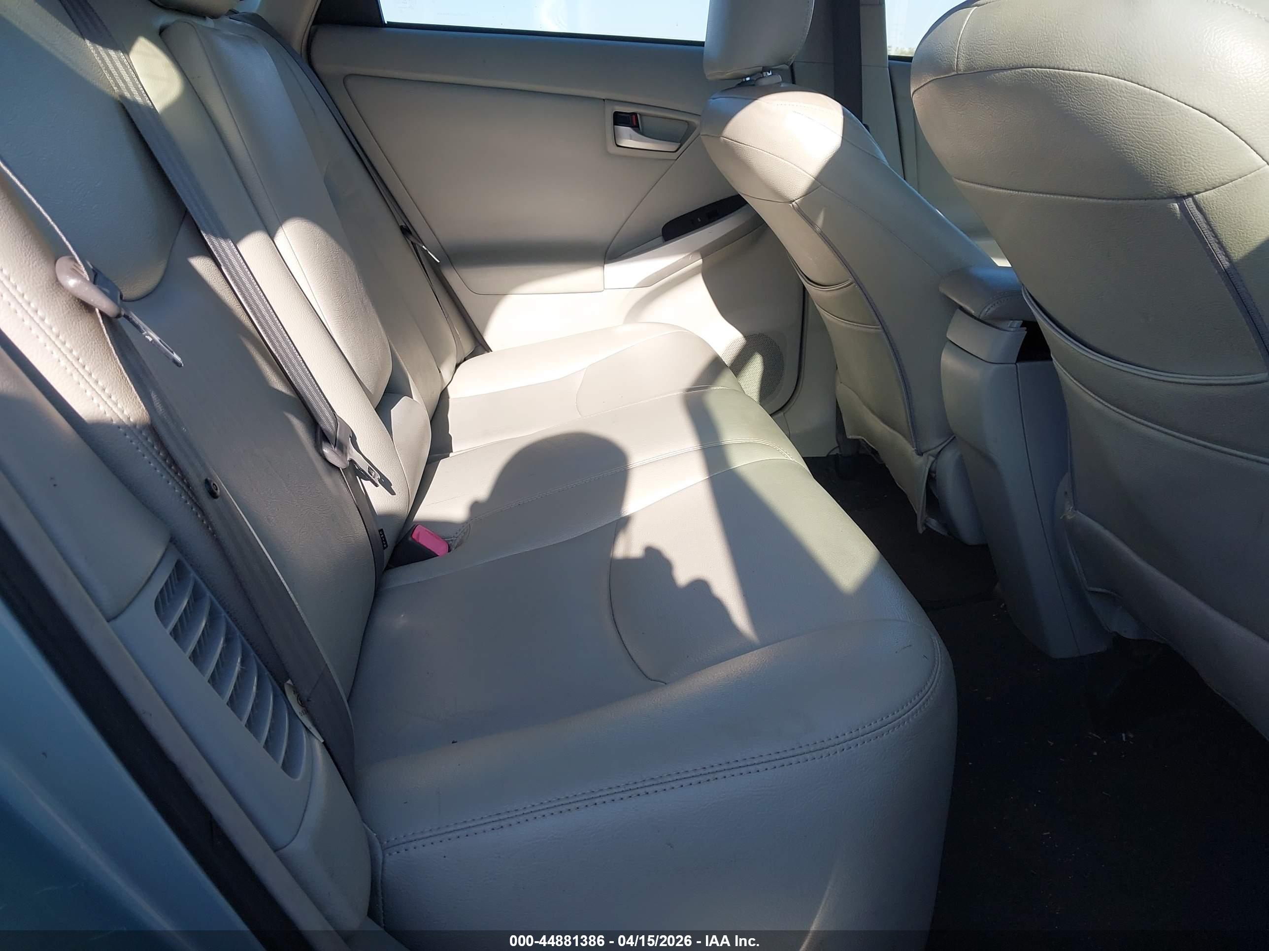 TOYOTA PRIUS image 8