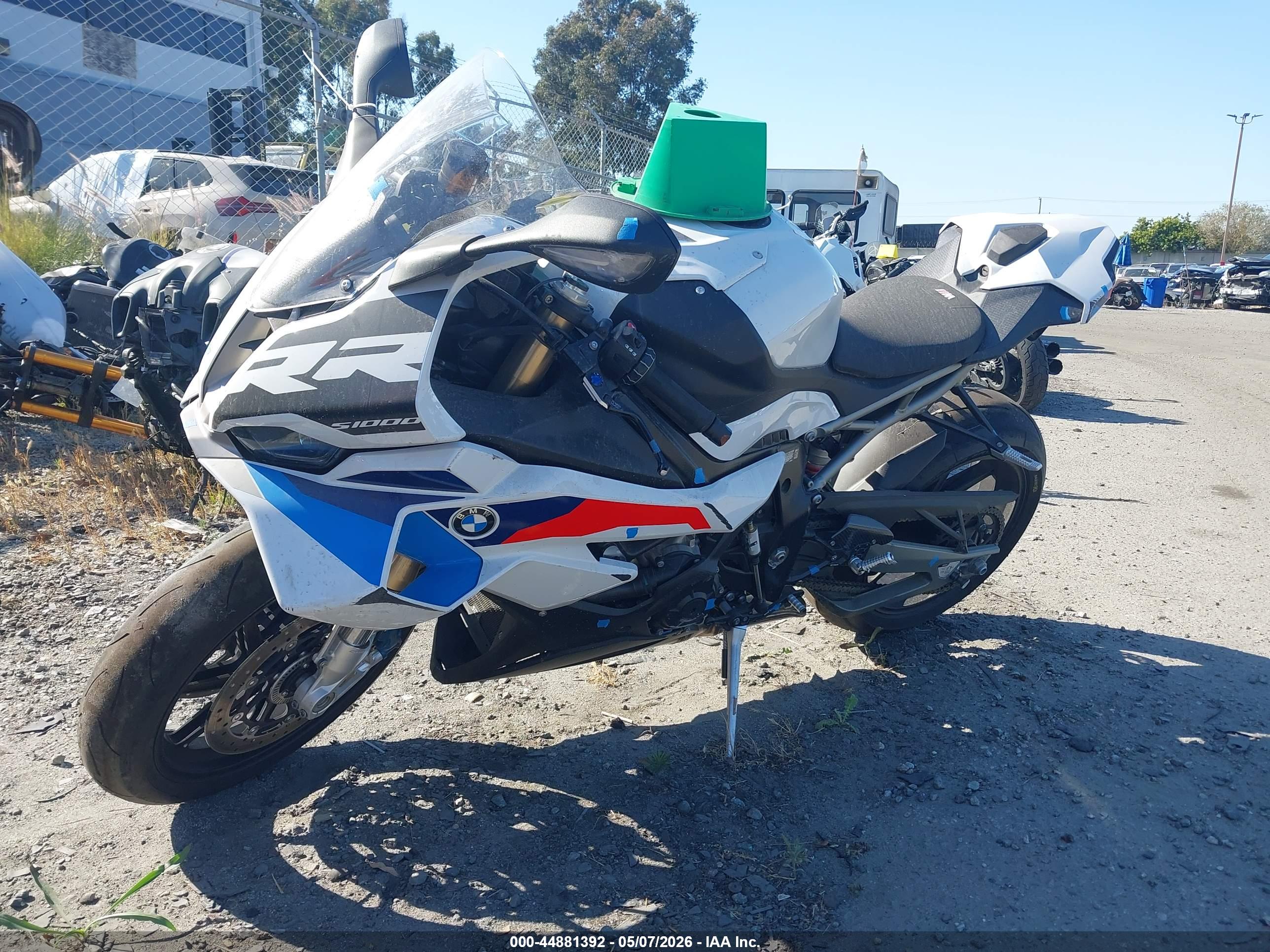 BMW S image 2