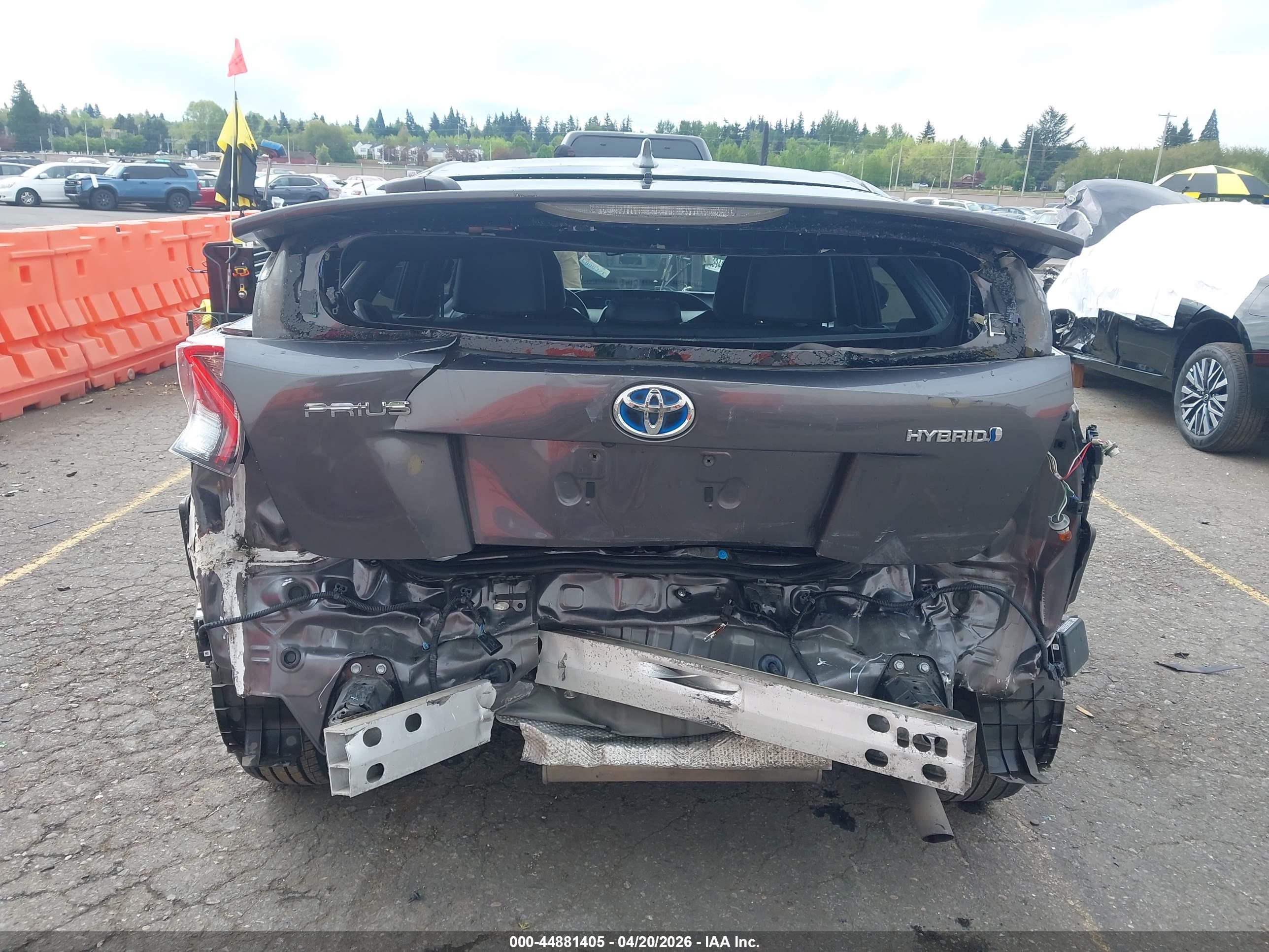 TOYOTA PRIUS image 6