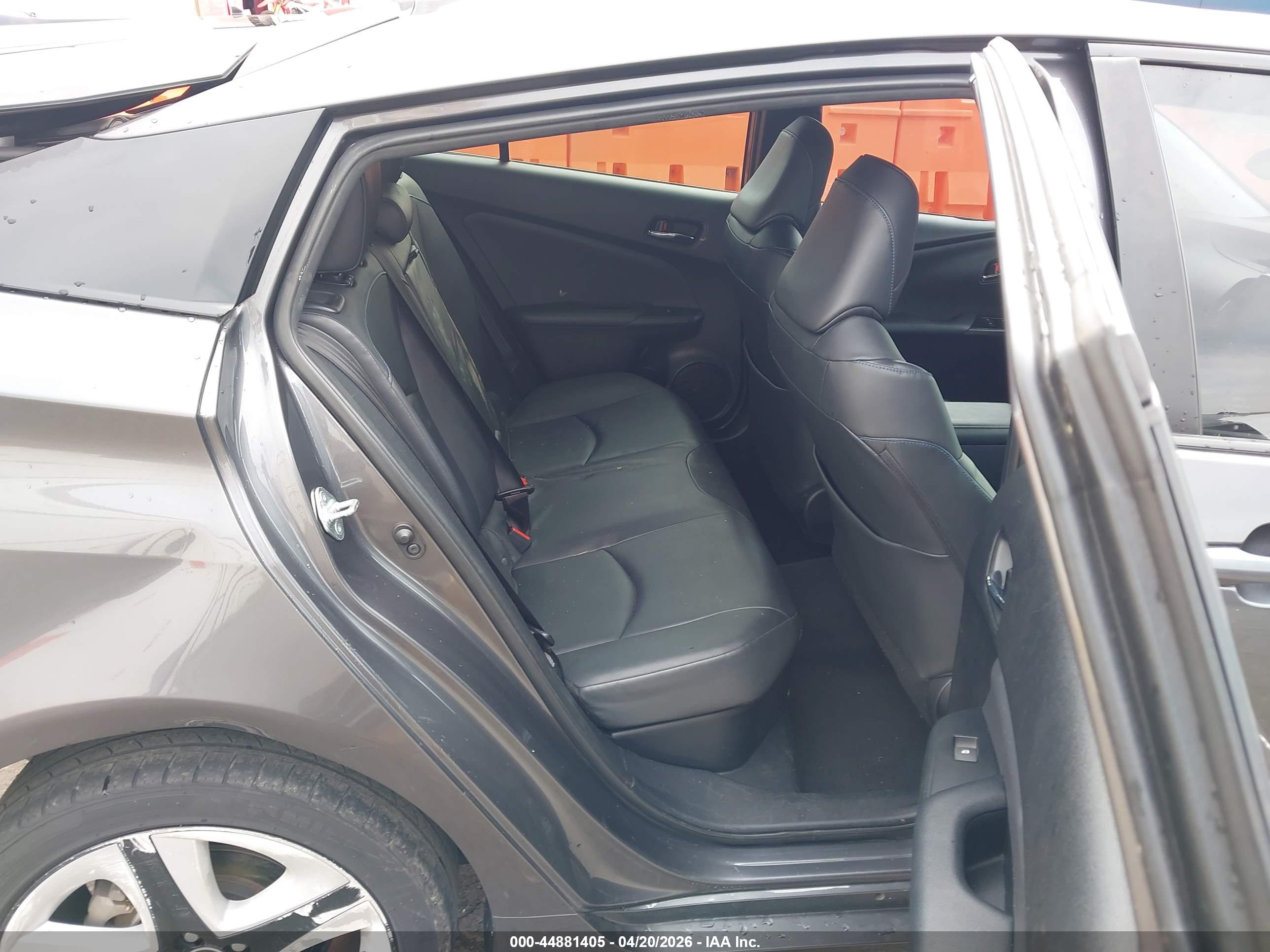 TOYOTA PRIUS image 8