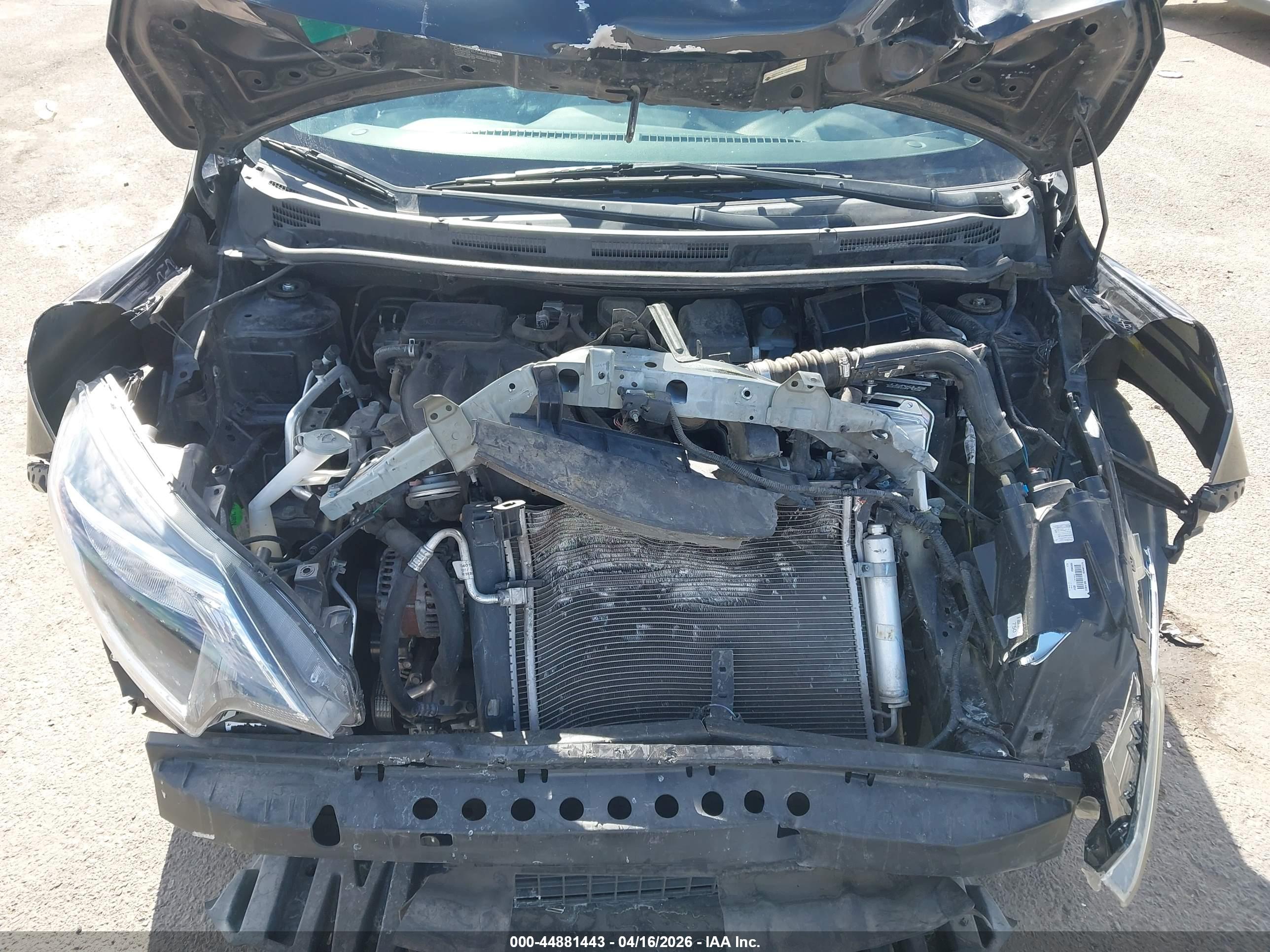 NISSAN VERSA image 10