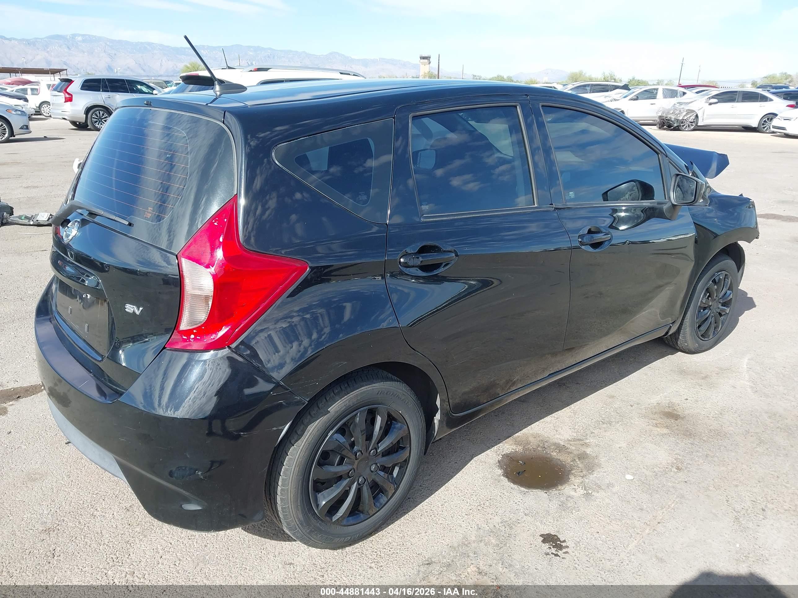 NISSAN VERSA image 4