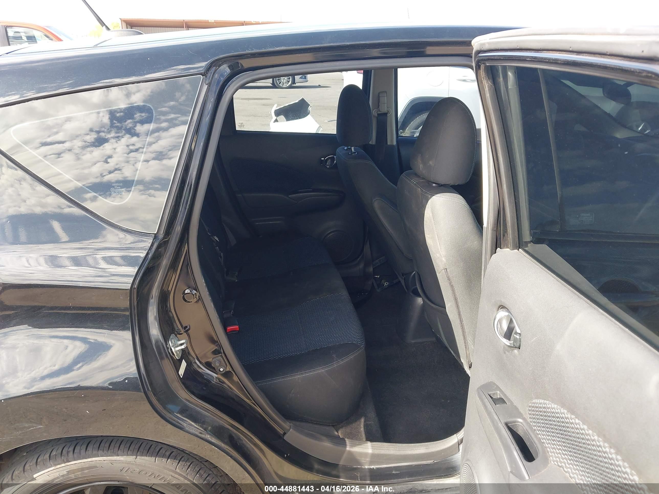 NISSAN VERSA image 8