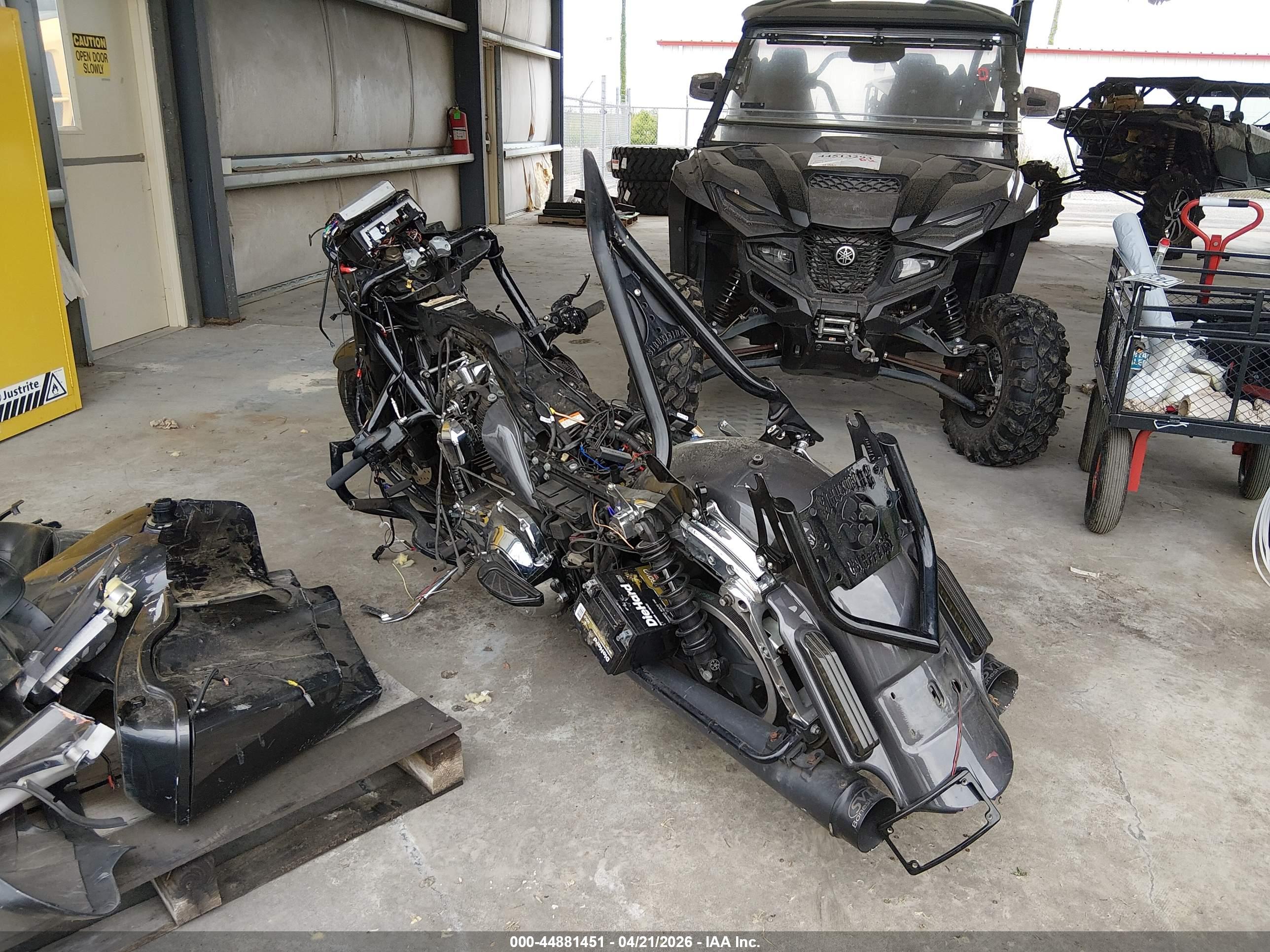 HARLEY-DAVIDSON FLHXS image 3