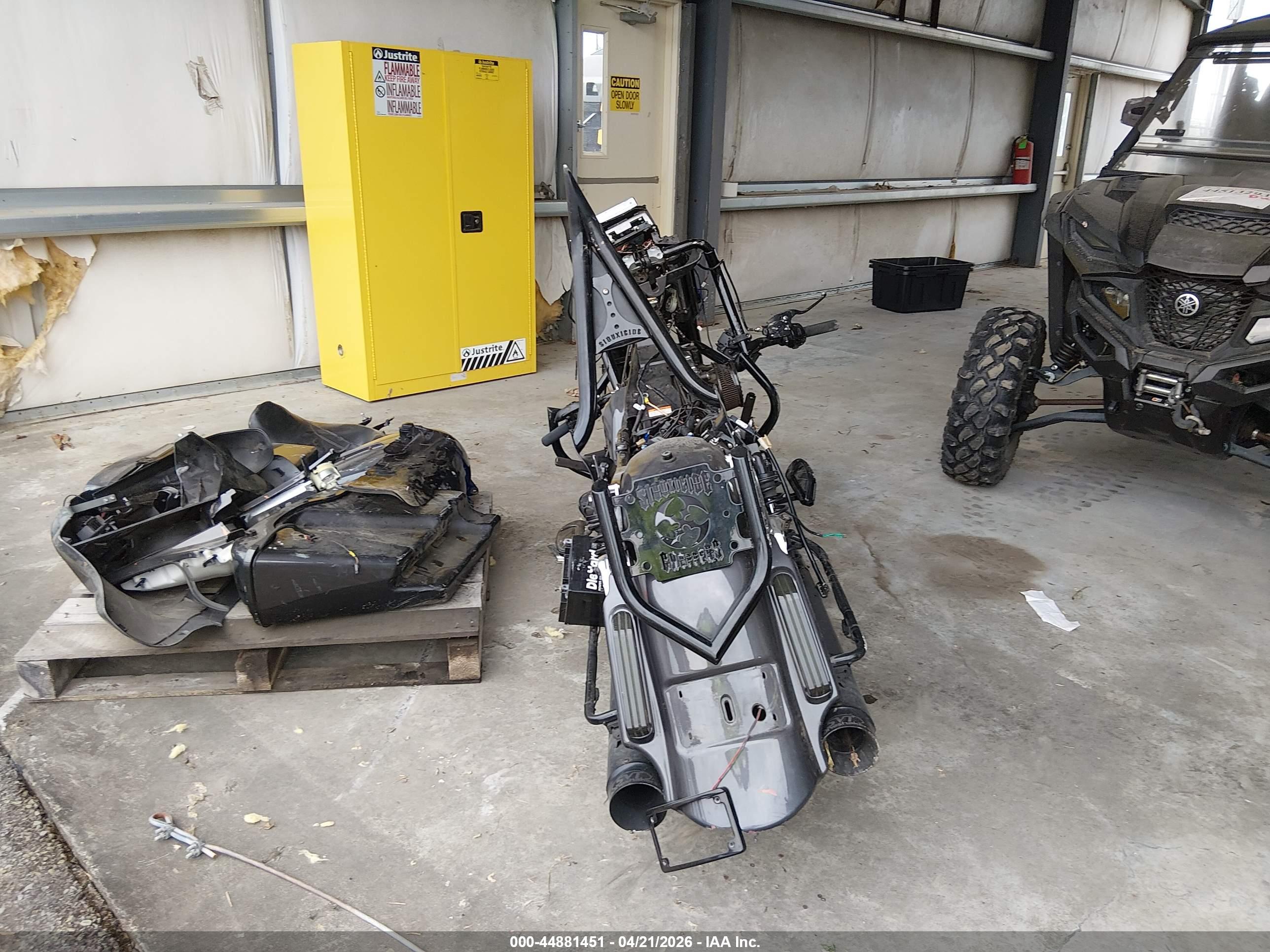 HARLEY-DAVIDSON FLHXS image 6