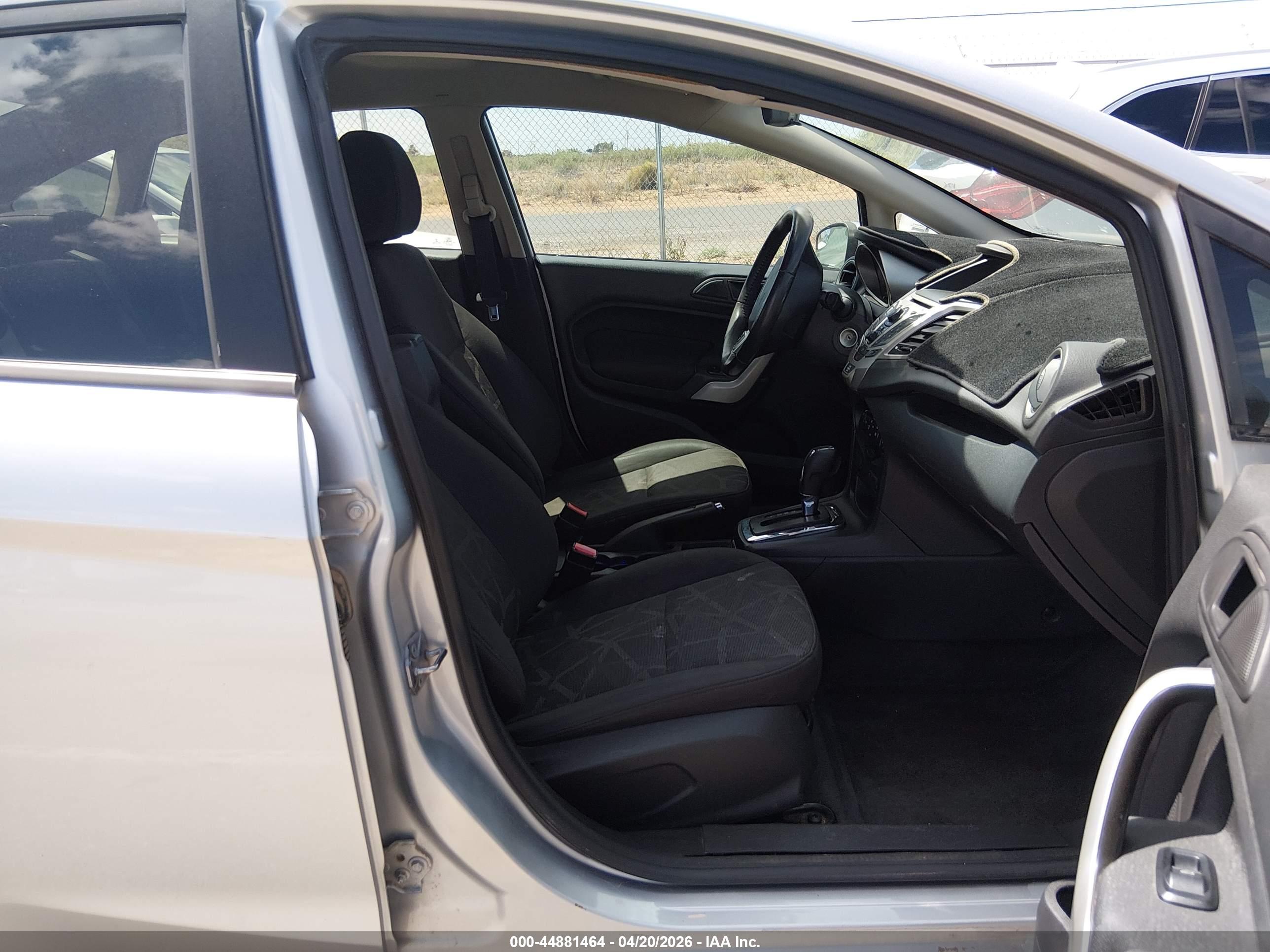 FORD FIESTA image 5