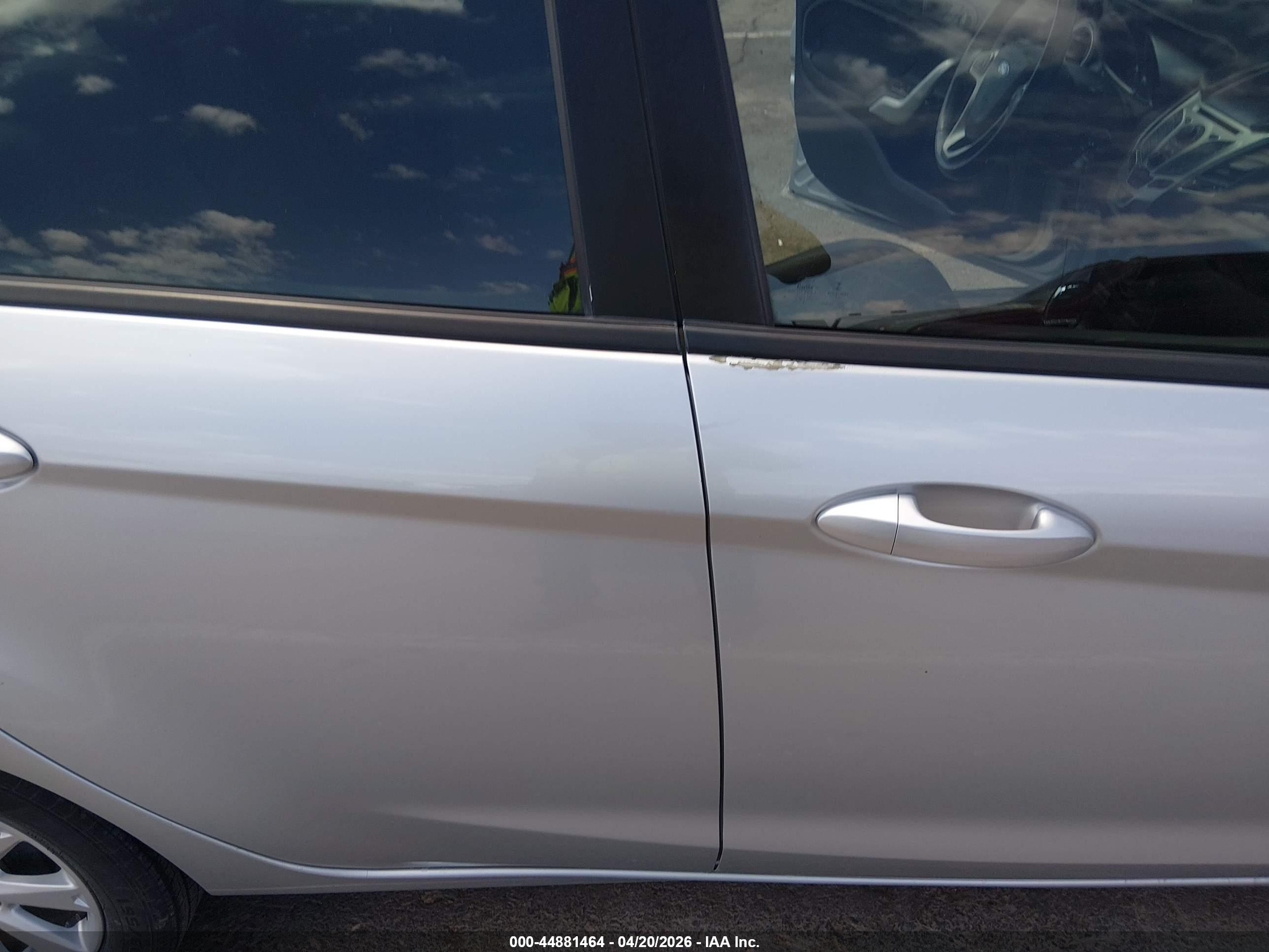 FORD FIESTA image 6