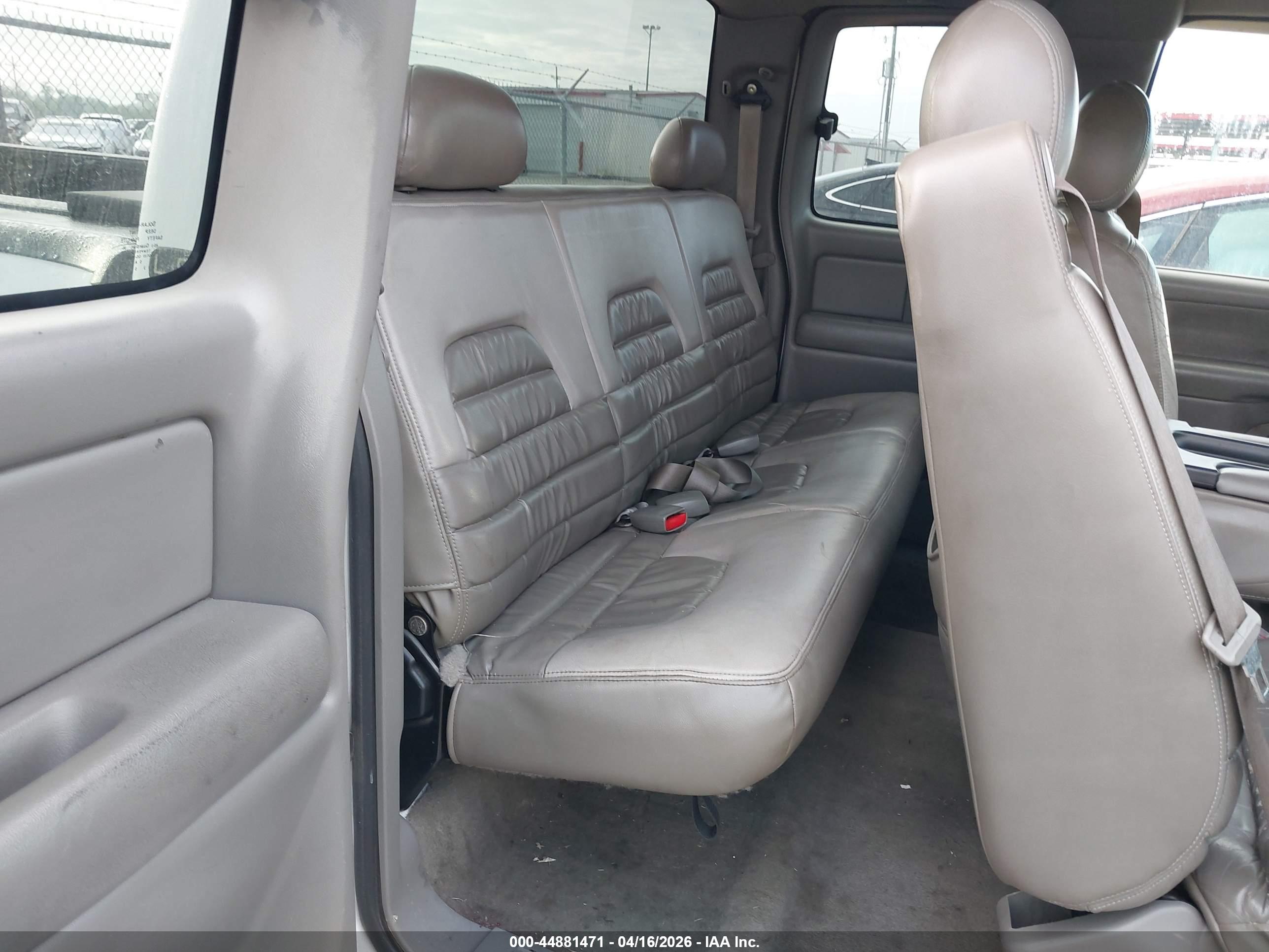 CHEVROLET SILVERADO image 8