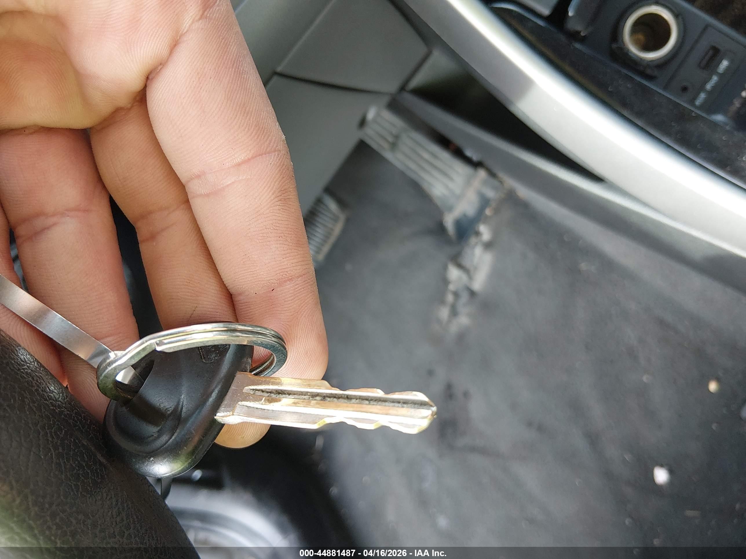 HYUNDAI ELANTRA image 11
