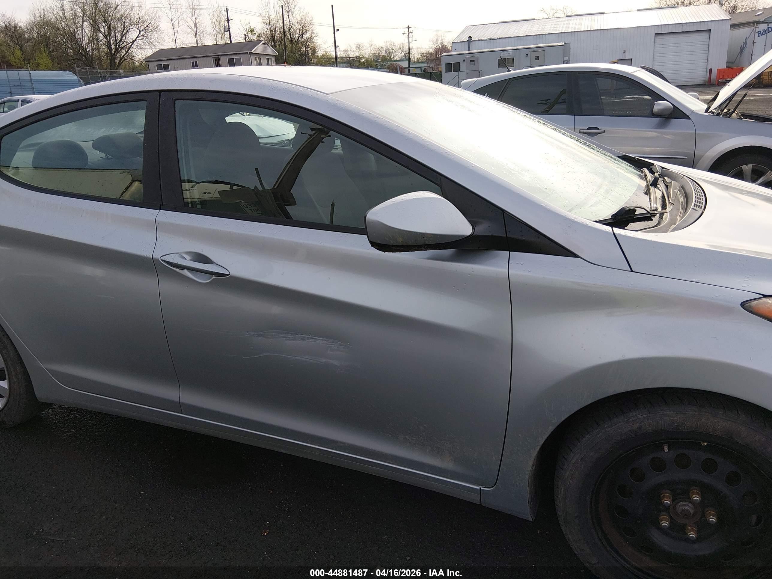 HYUNDAI ELANTRA image 6