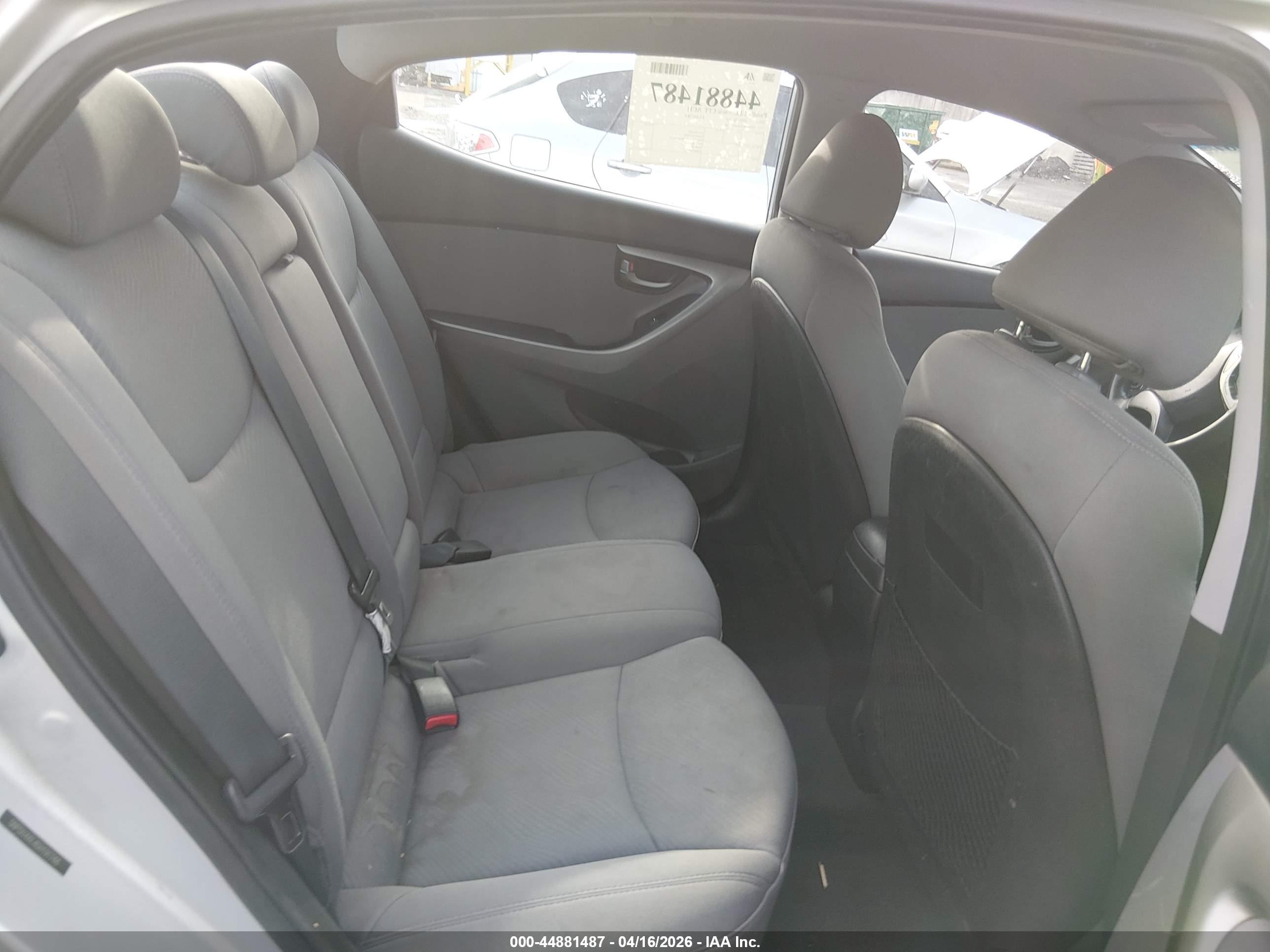 HYUNDAI ELANTRA image 8