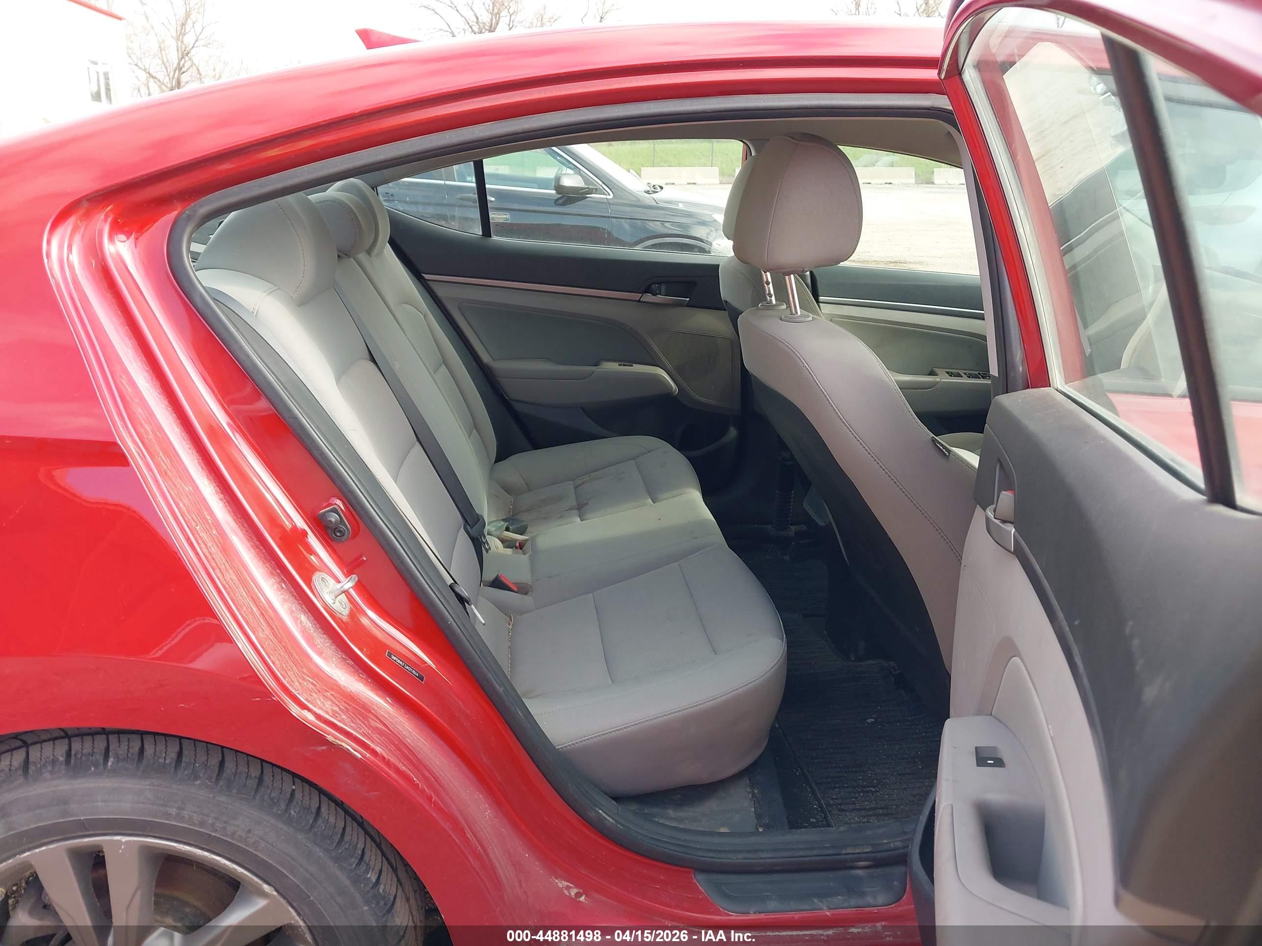 HYUNDAI ELANTRA image 8