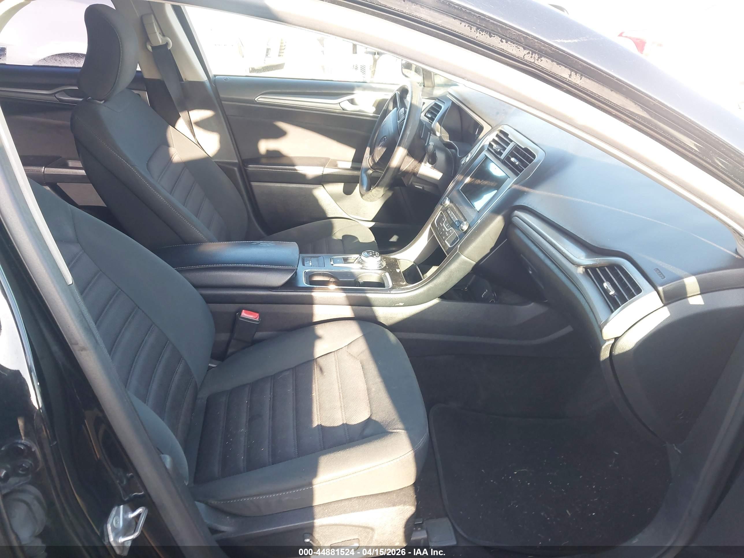FORD FUSION image 5