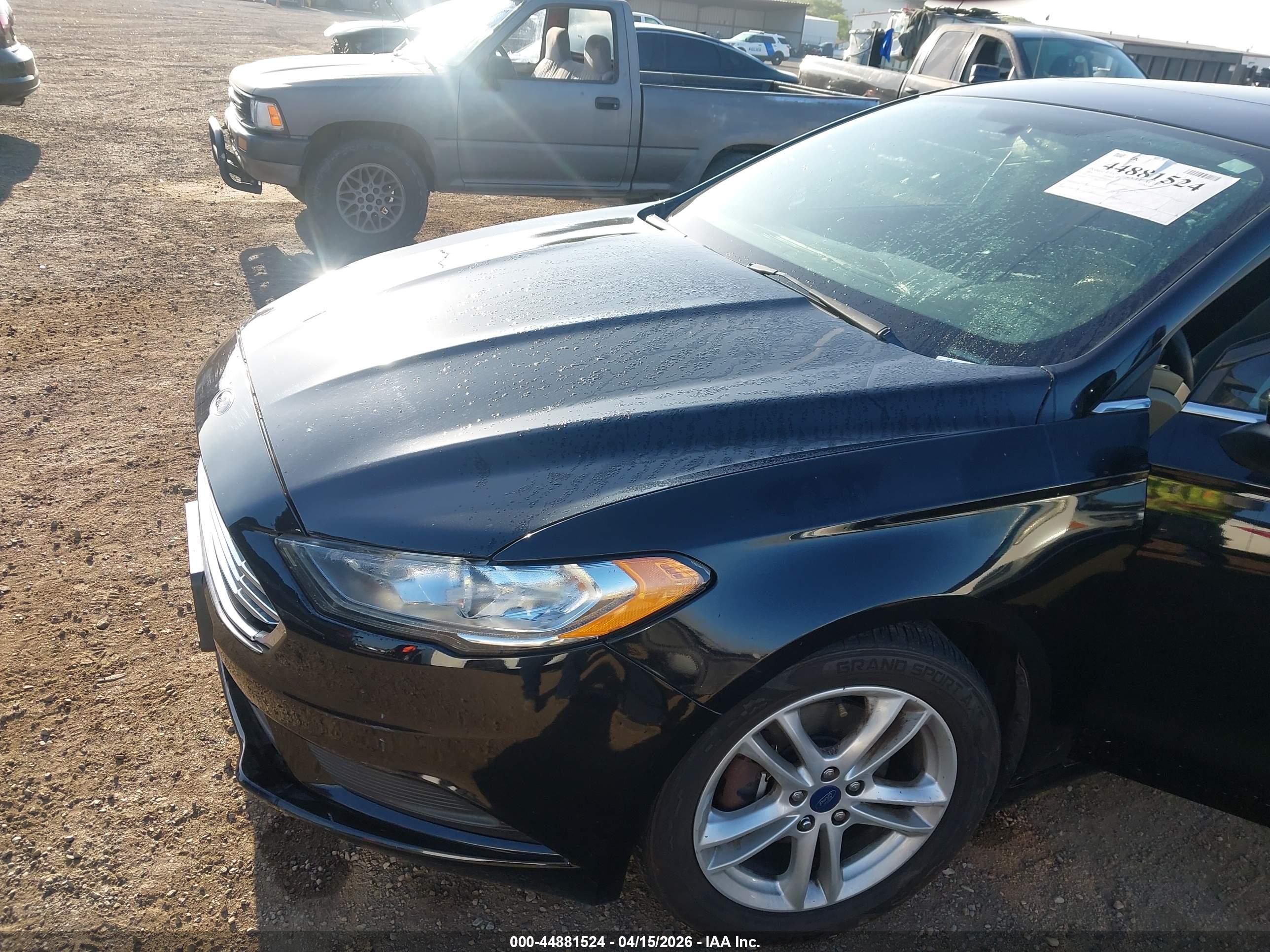 FORD FUSION image 6