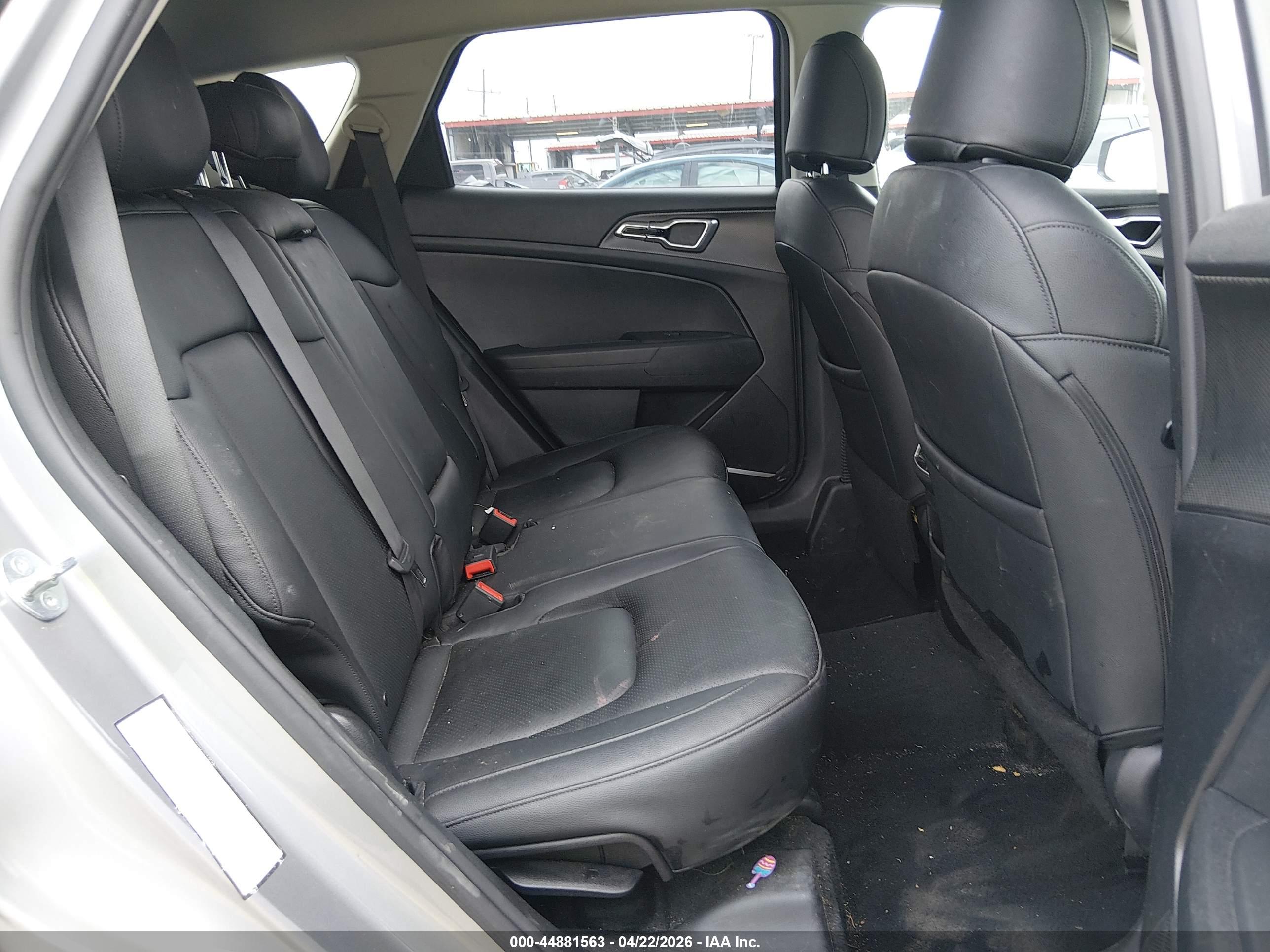 KIA SPORTAGE image 8
