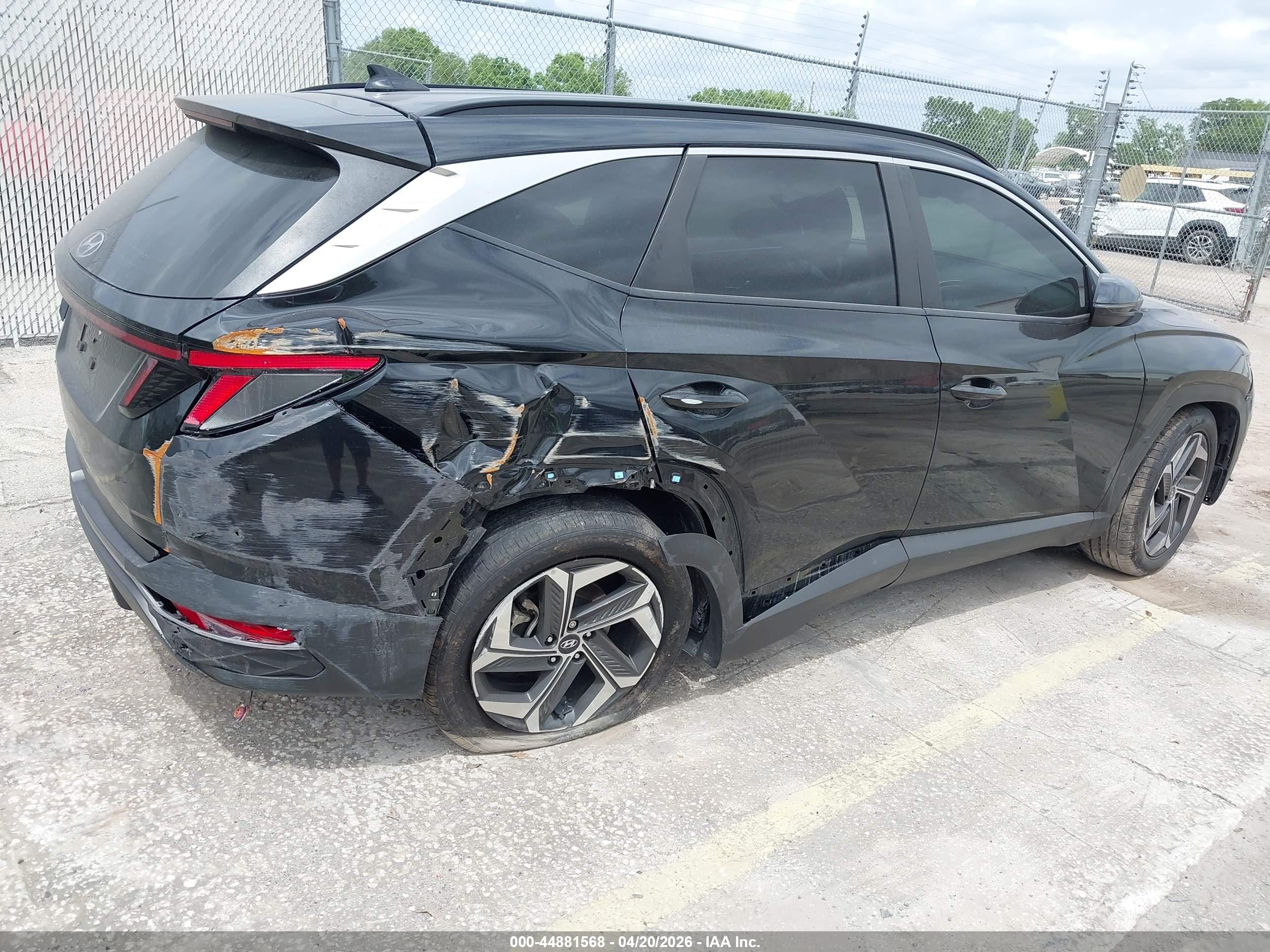 HYUNDAI TUCSON image 6
