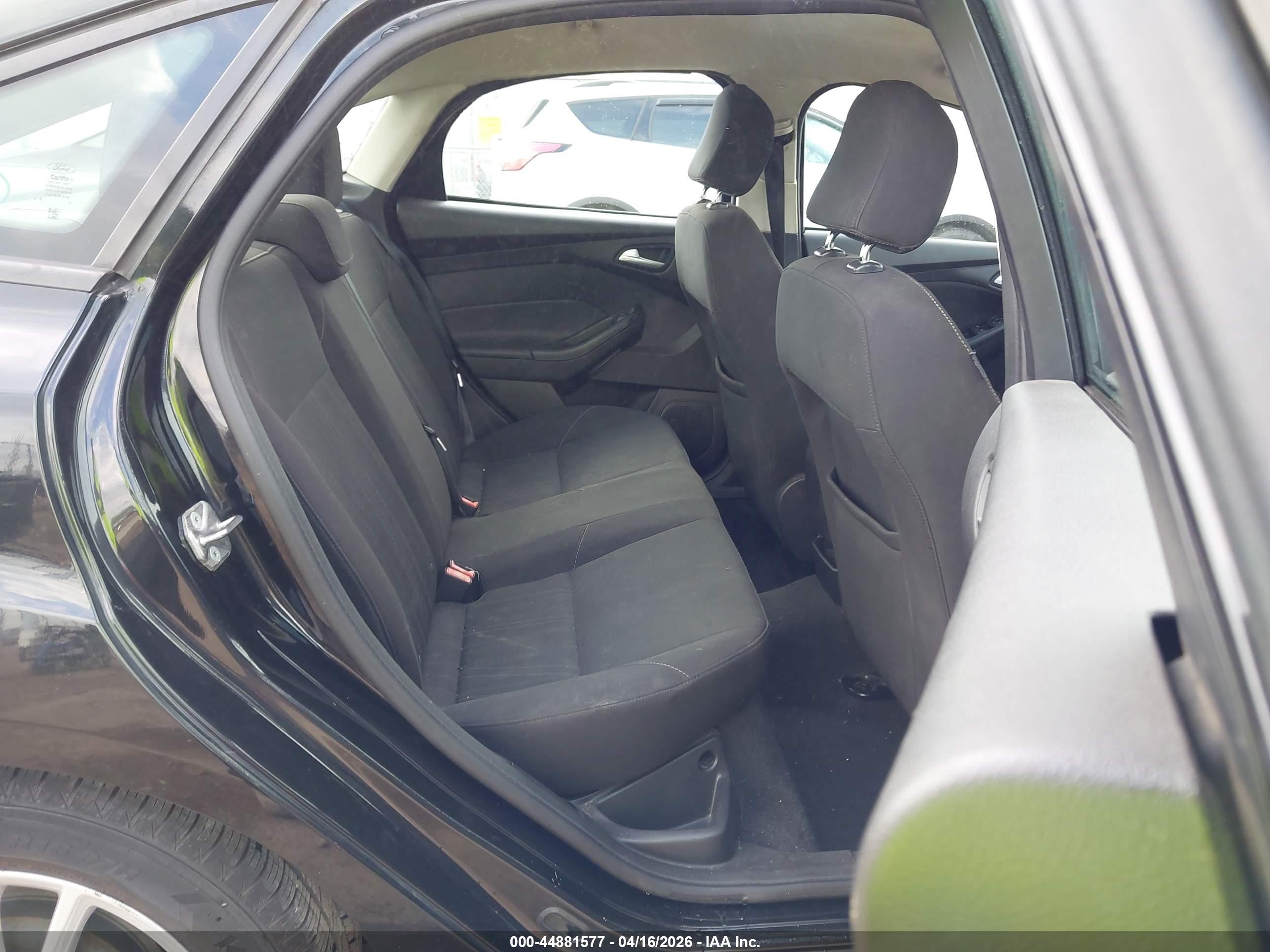 FORD FOCUS image 8