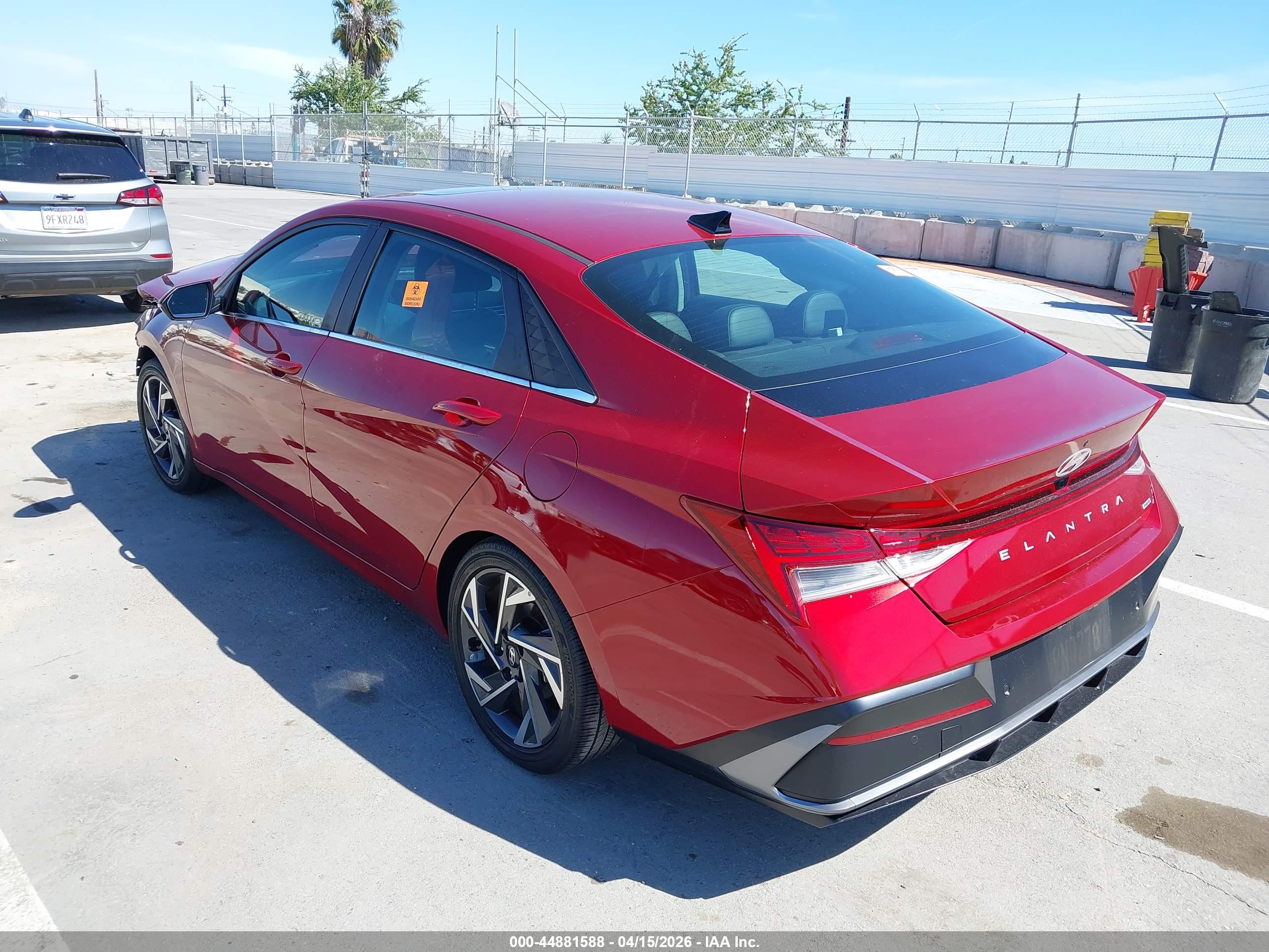 HYUNDAI ELANTRA image 3