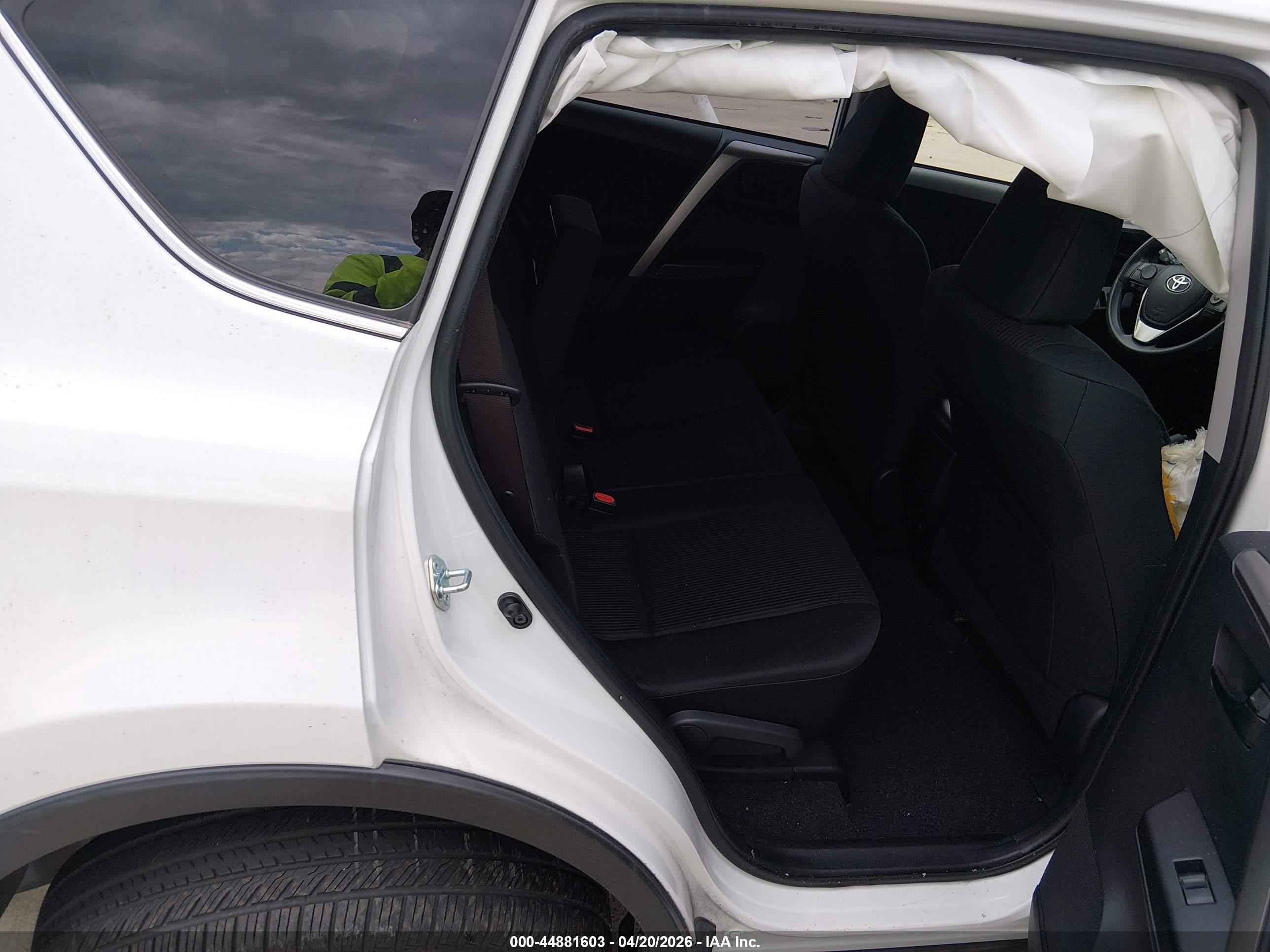 TOYOTA RAV4 image 8