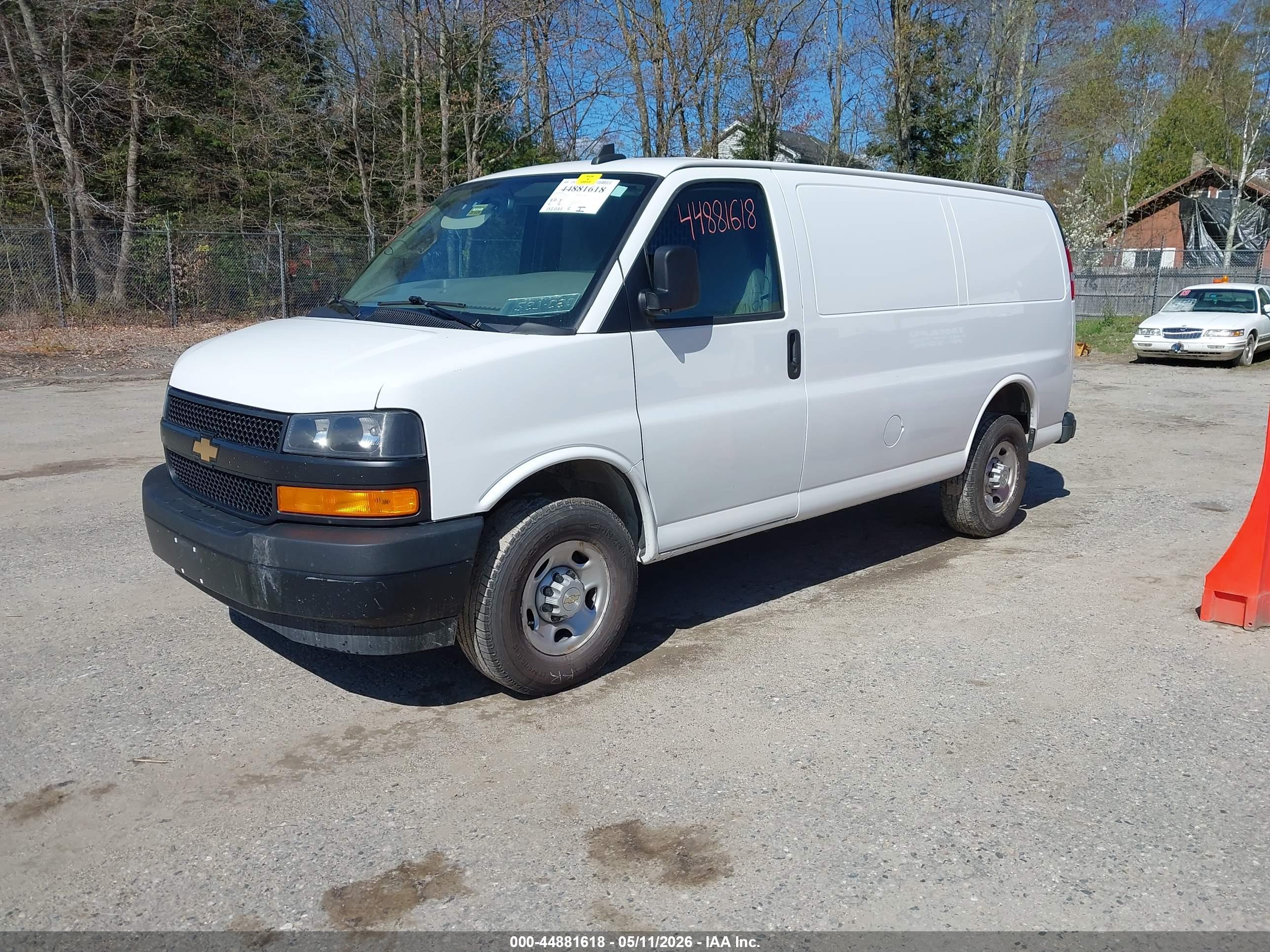 CHEVROLET EXPRESS image 2