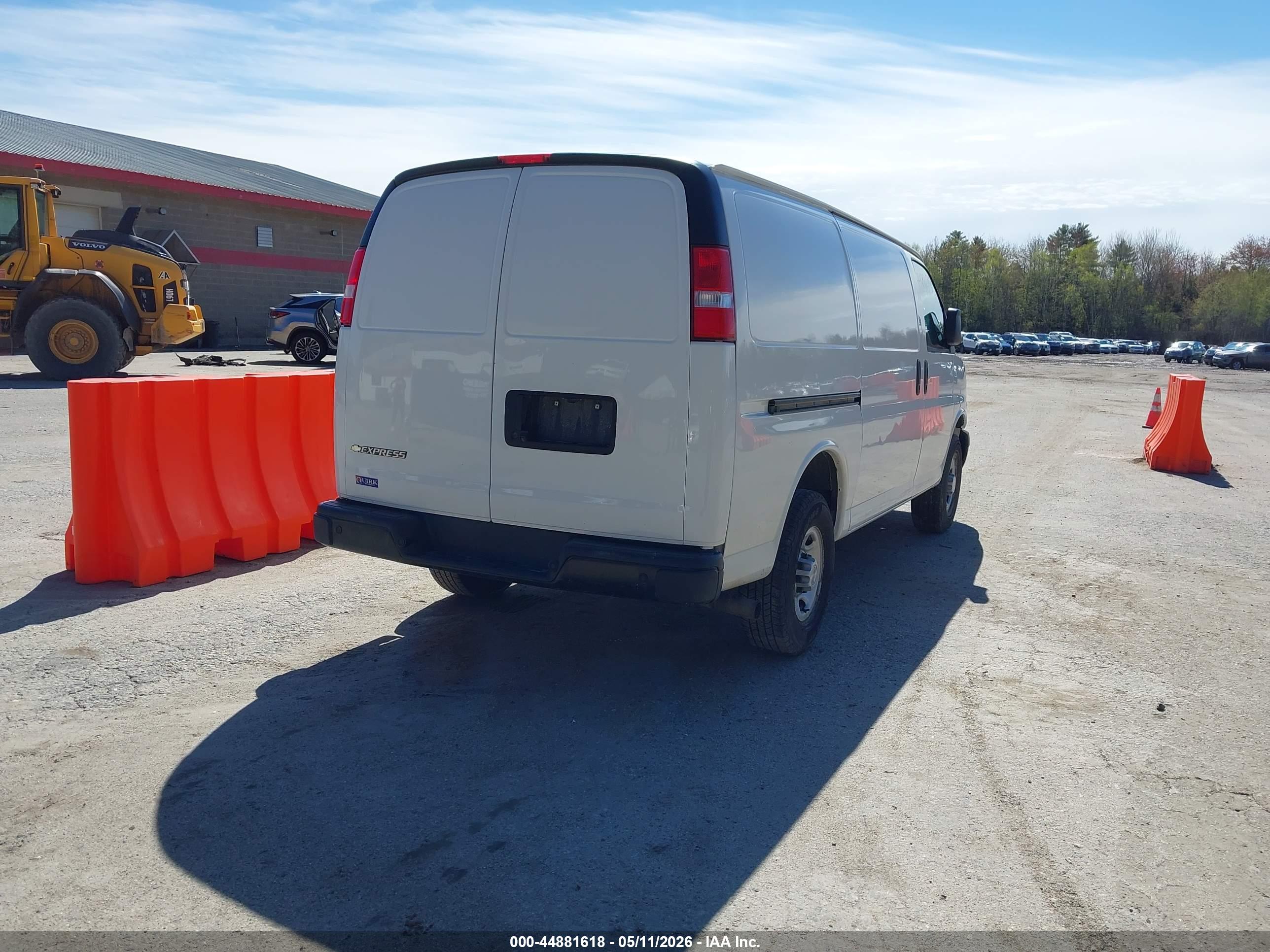 CHEVROLET EXPRESS image 4