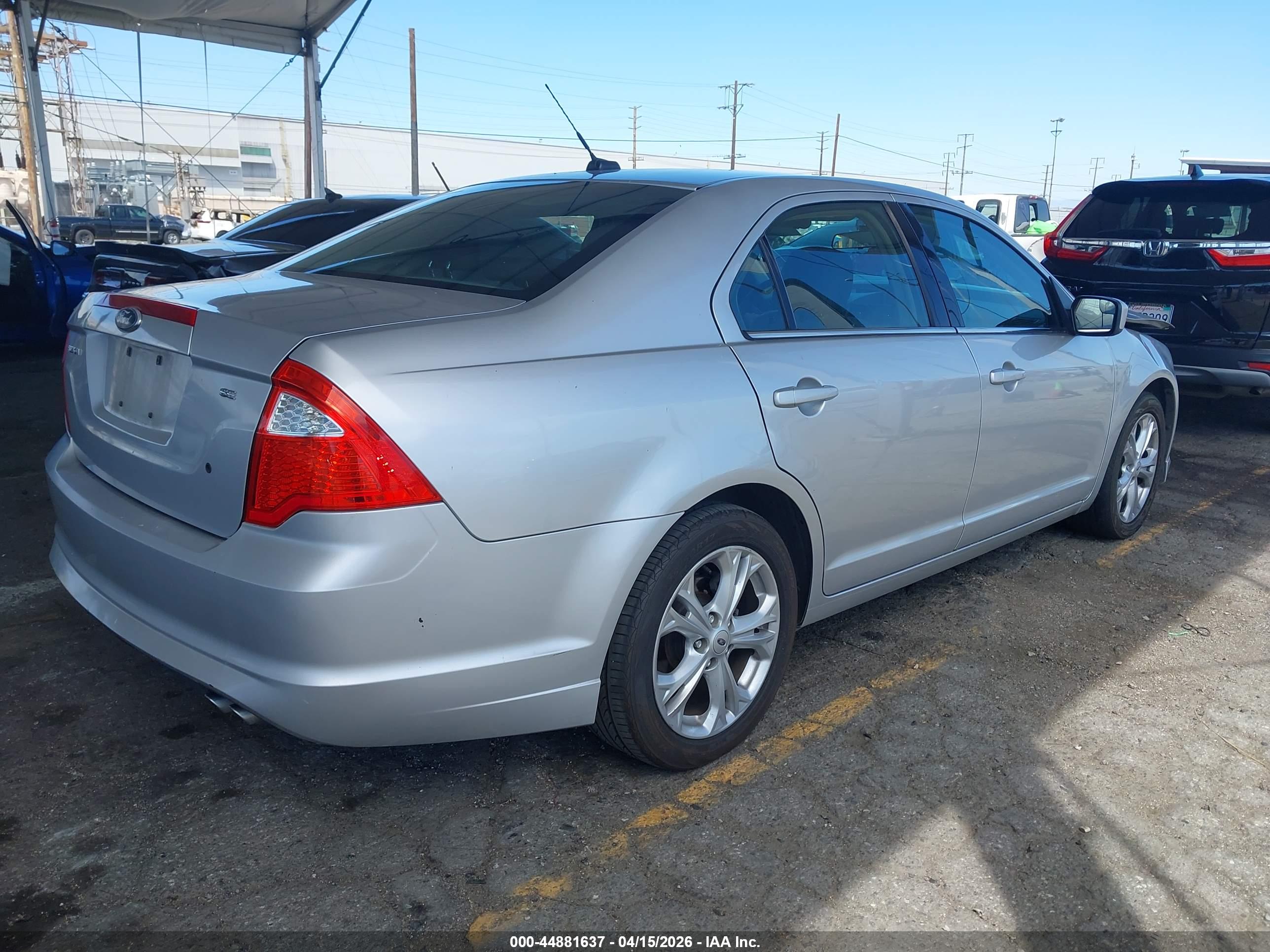 FORD FUSION image 4