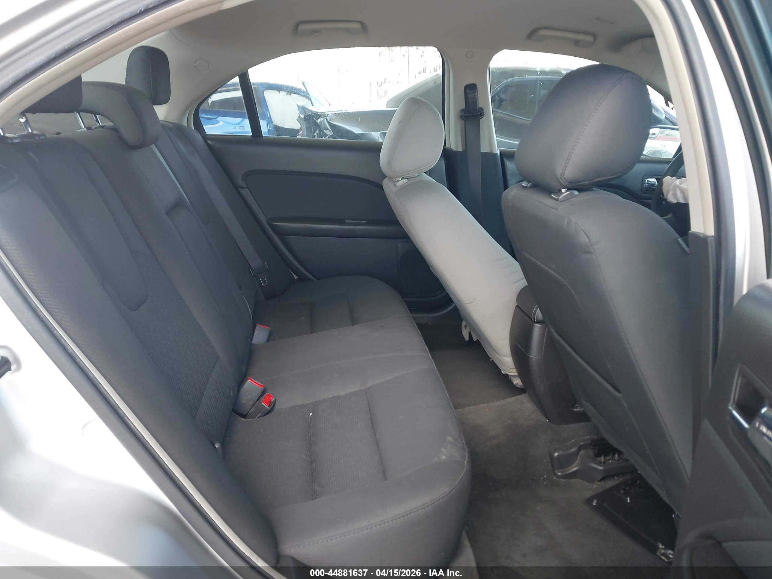 FORD FUSION image 8