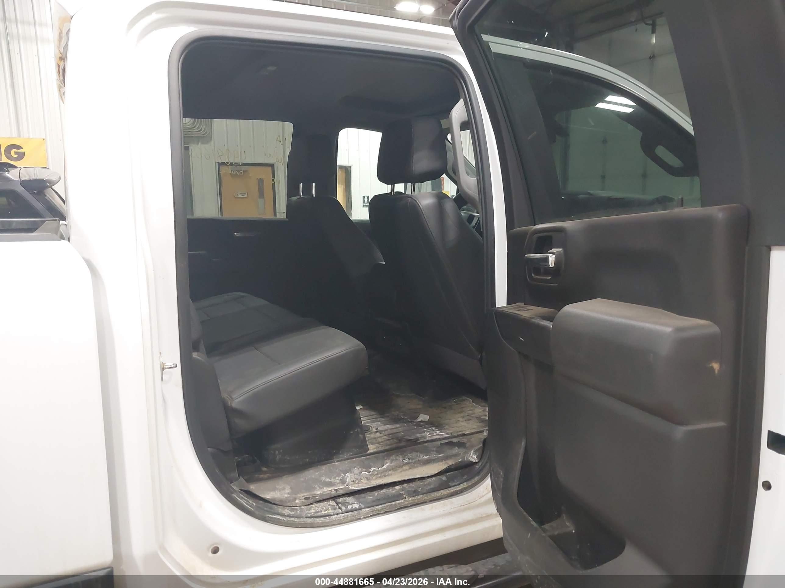 CHEVROLET SILVERADO image 8