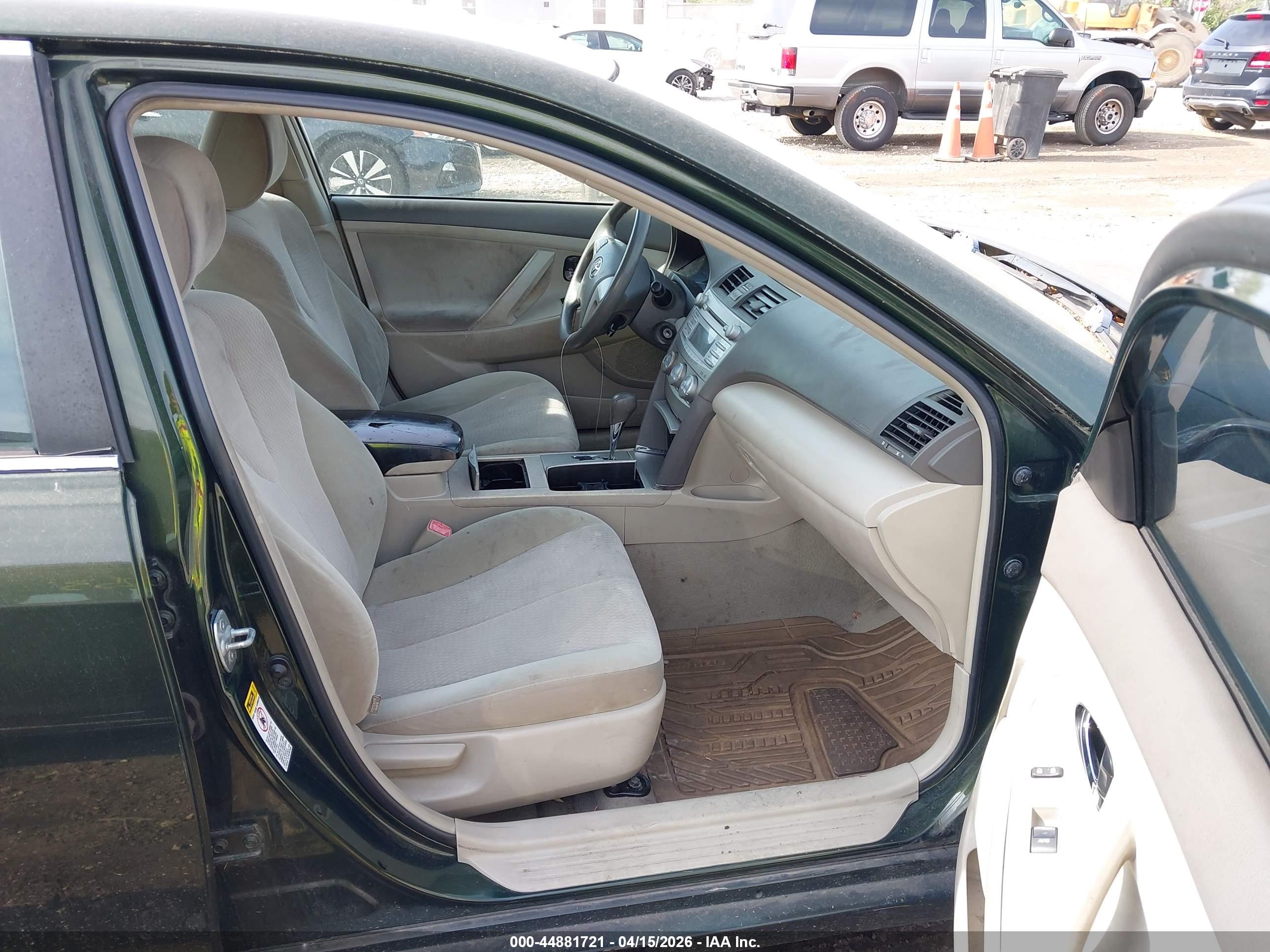 TOYOTA CAMRY image 5