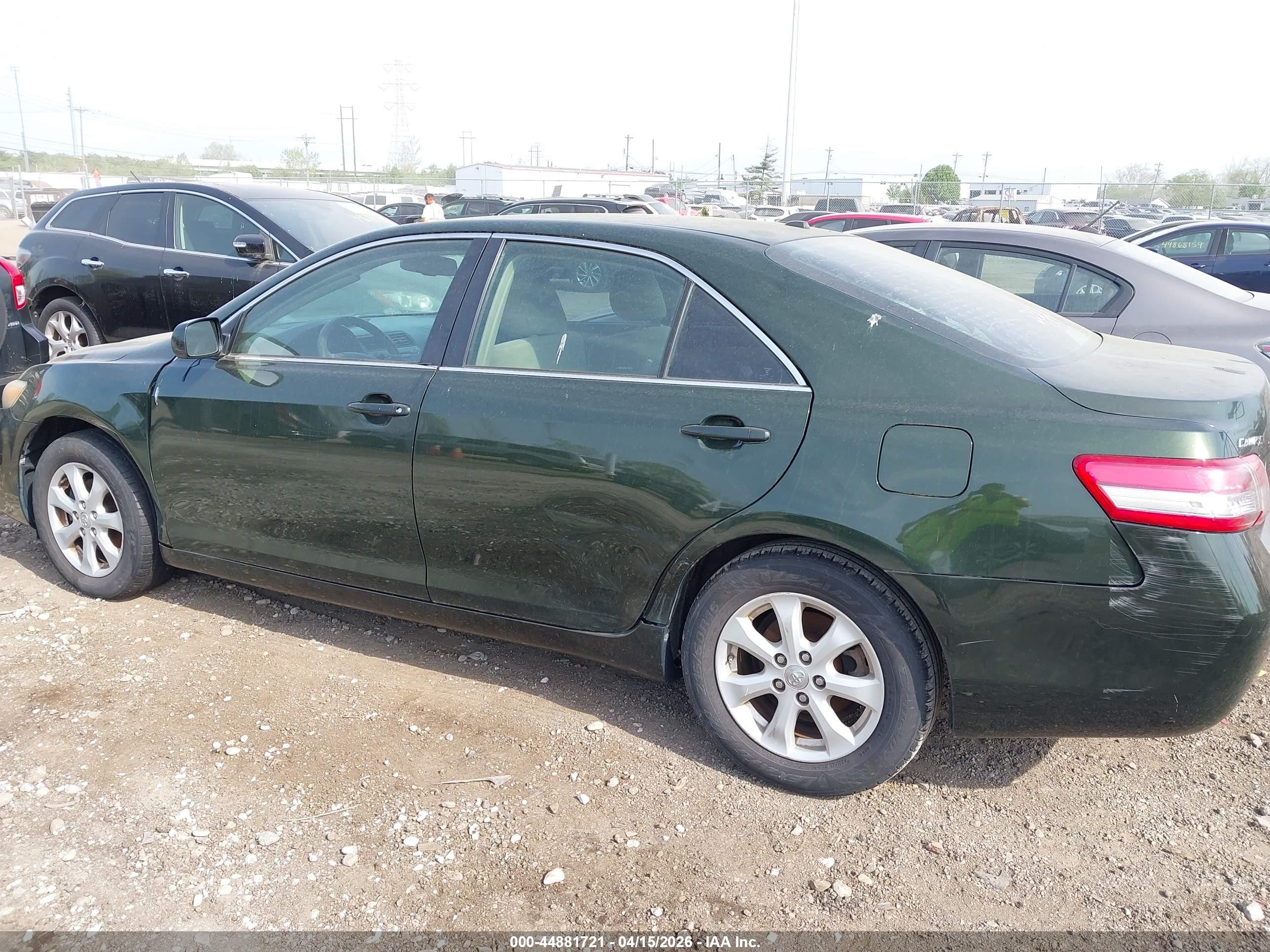 TOYOTA CAMRY image 6