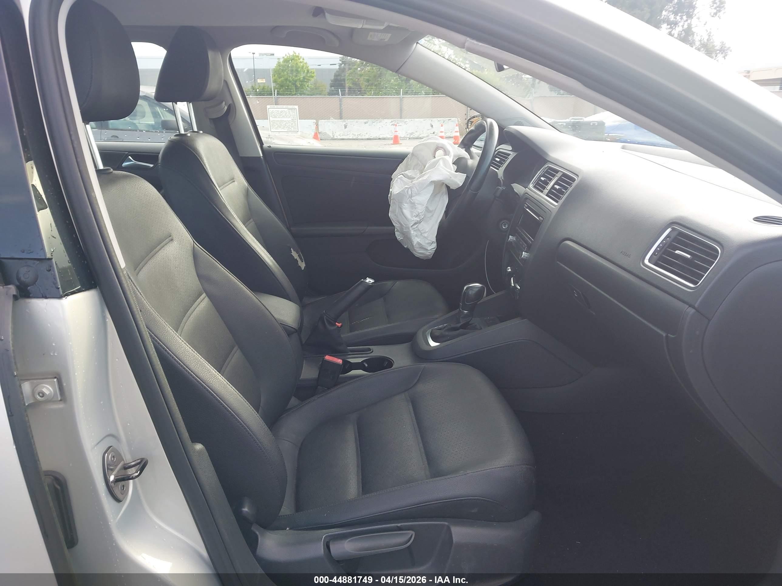 VOLKSWAGEN JETTA image 5