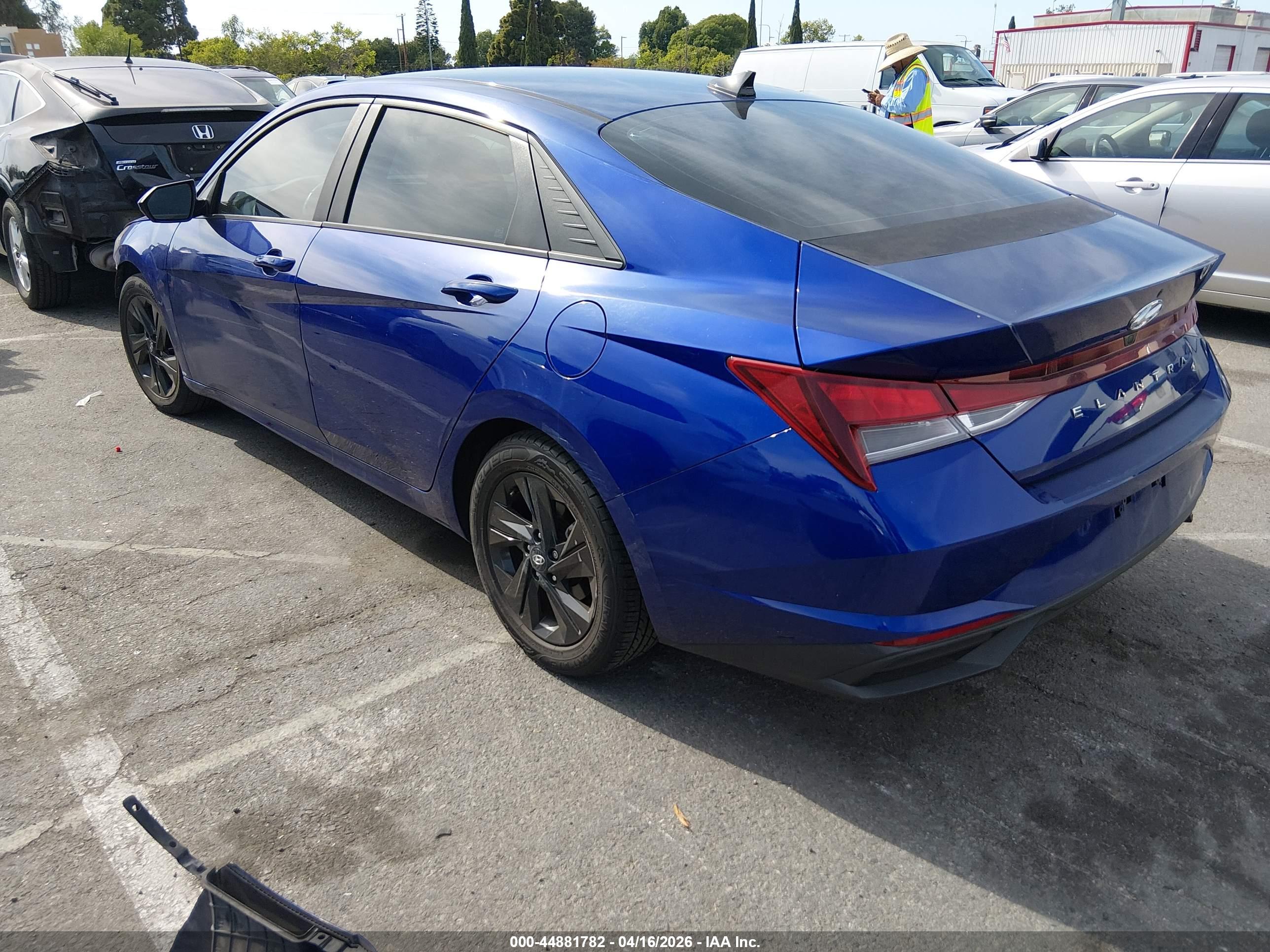 HYUNDAI ELANTRA image 3