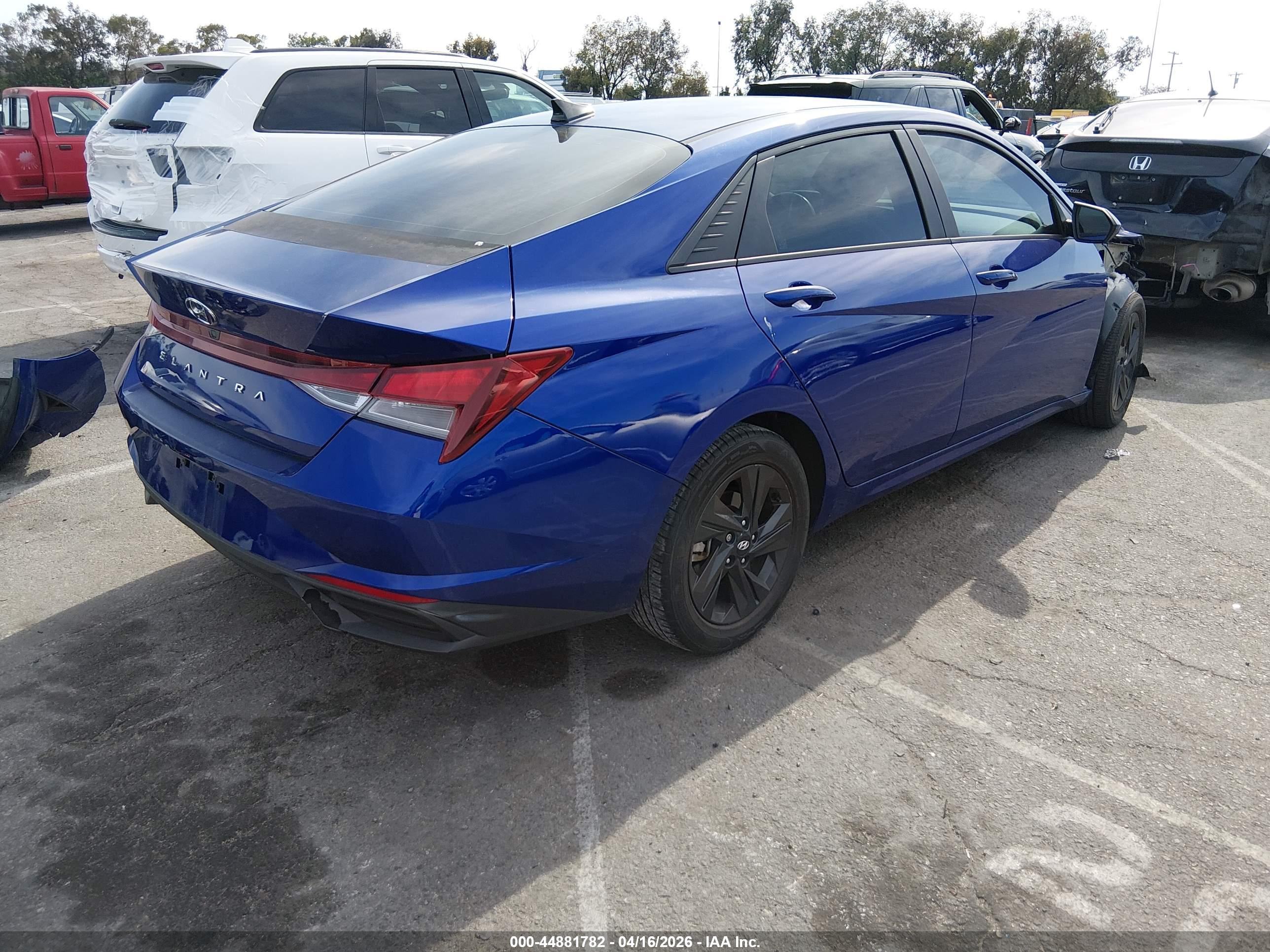 HYUNDAI ELANTRA image 4
