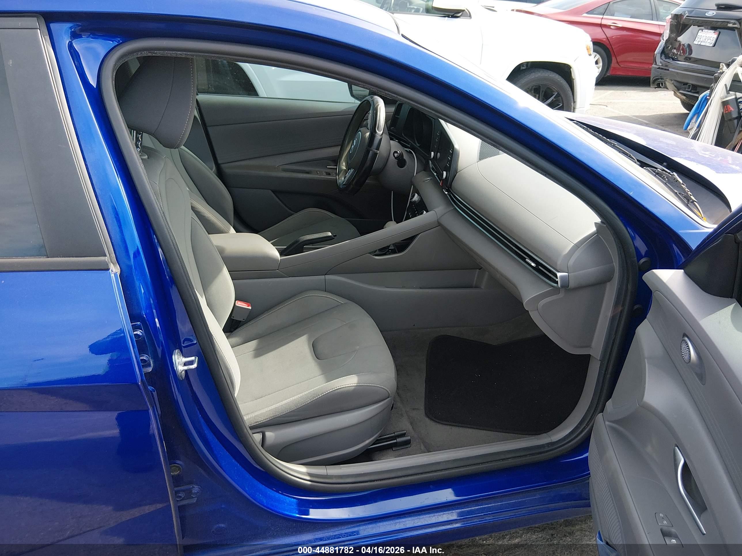 HYUNDAI ELANTRA image 5