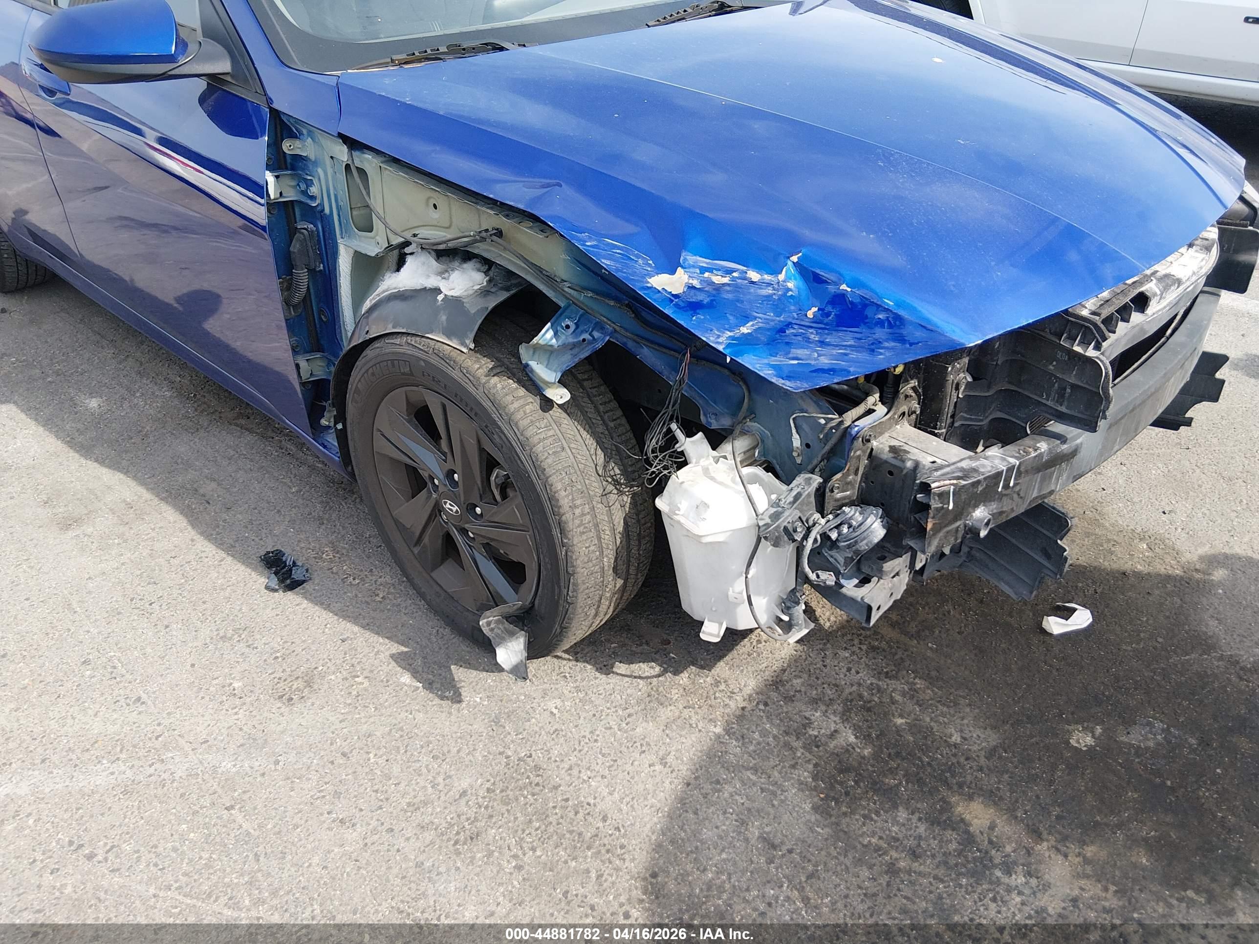 HYUNDAI ELANTRA image 6